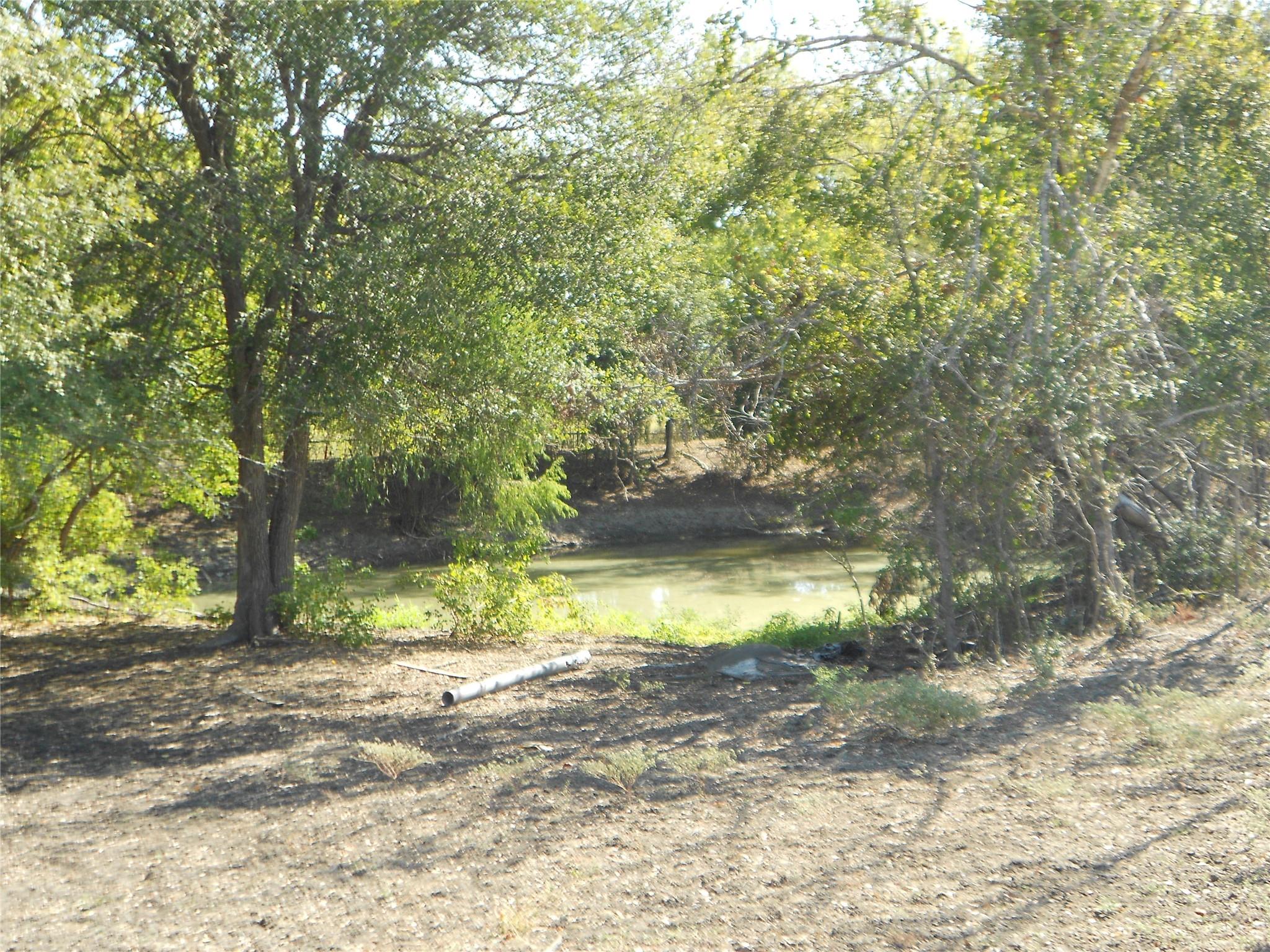 377 Crooked Rd, Dale, TX 78616