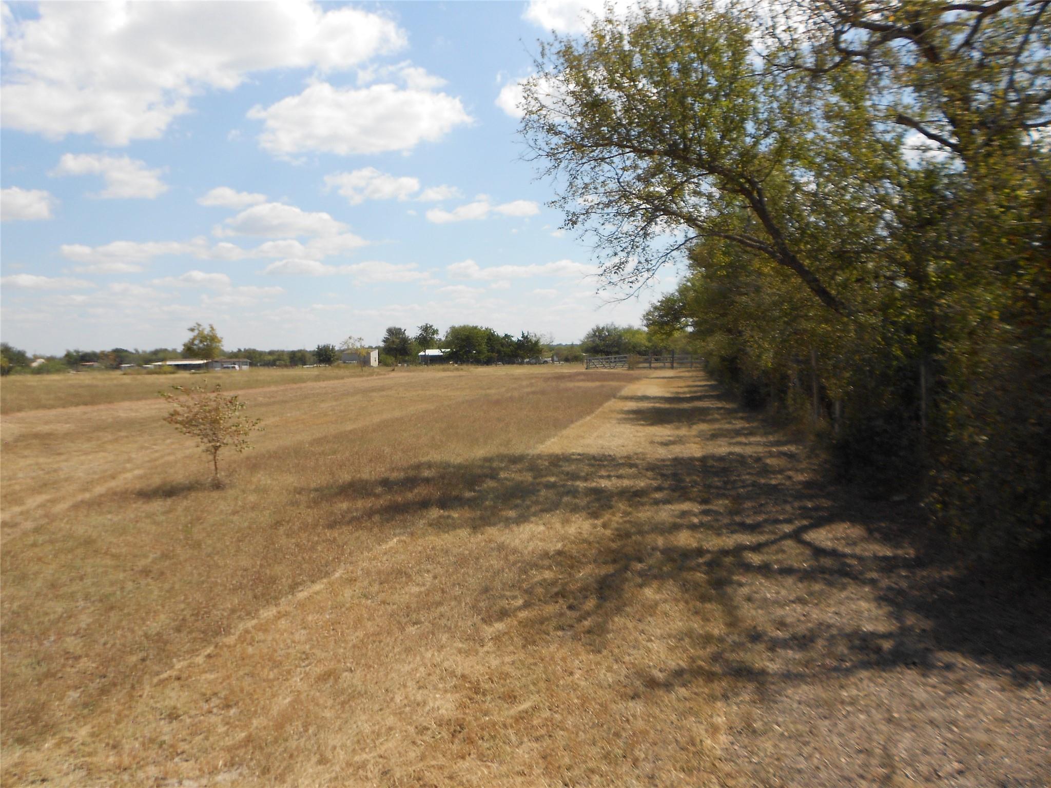 377 Crooked Rd, Dale, TX 78616