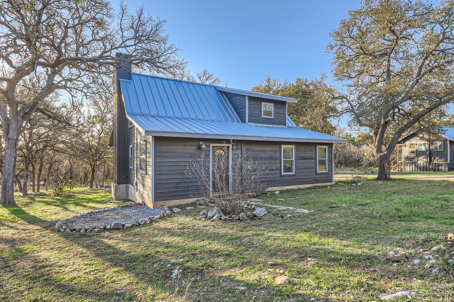 1001 Alpine Trl, San Marcos, TX 78666