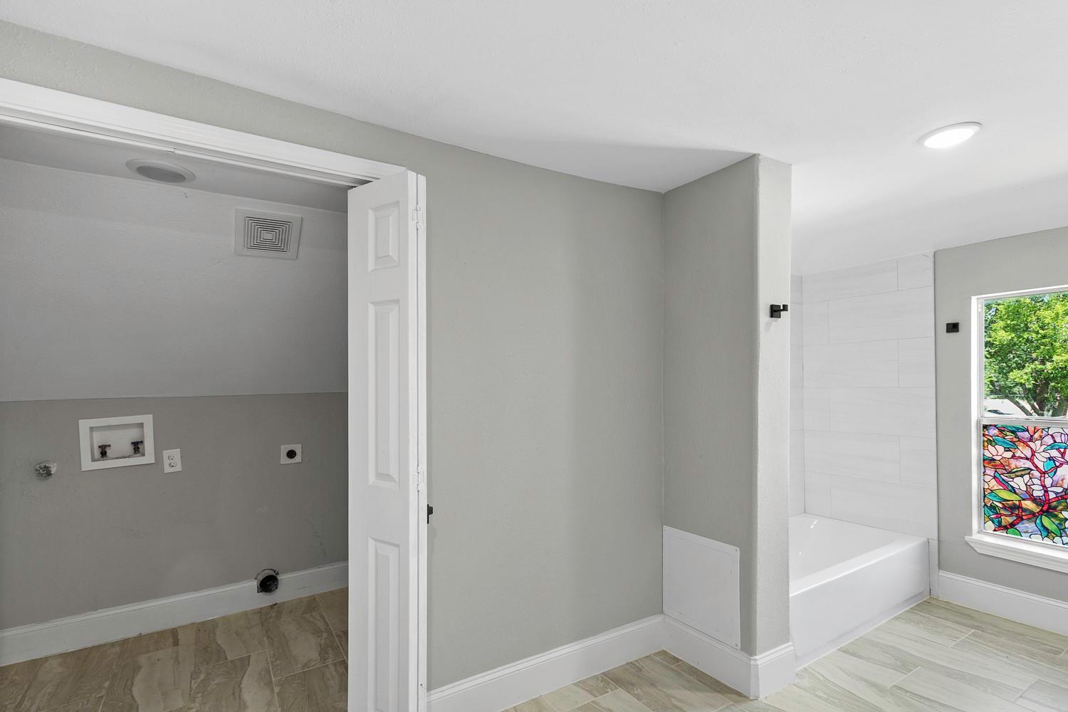 435 S Orange St, Giddings, TX 78942