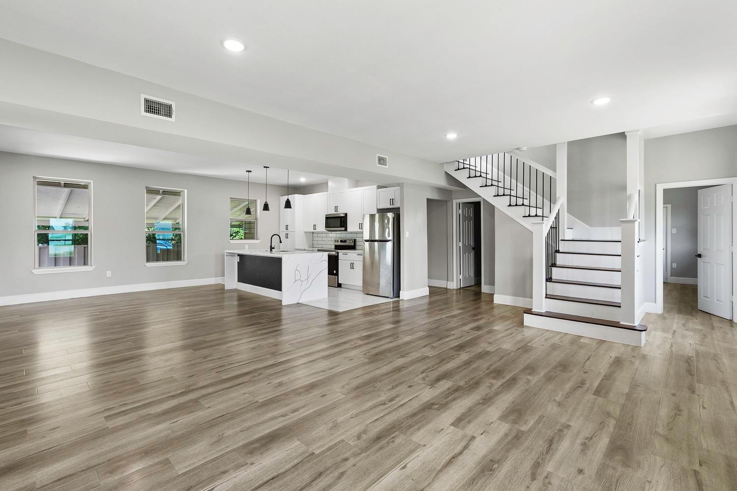 435 S Orange St, Giddings, TX 78942