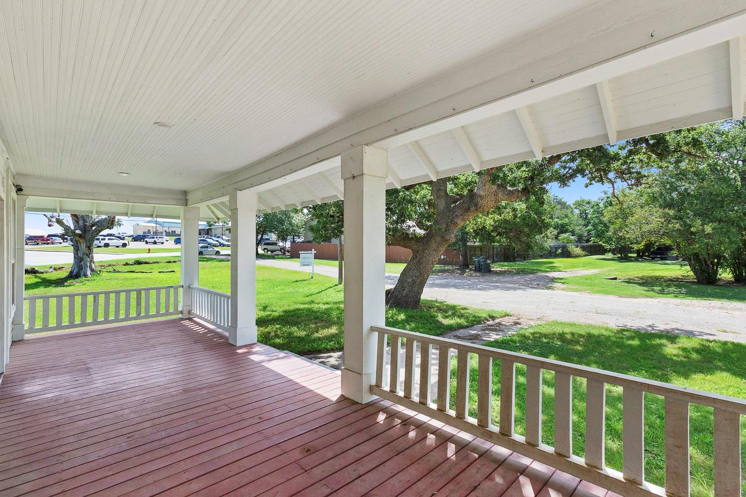 435 S Orange St, Giddings, TX 78942