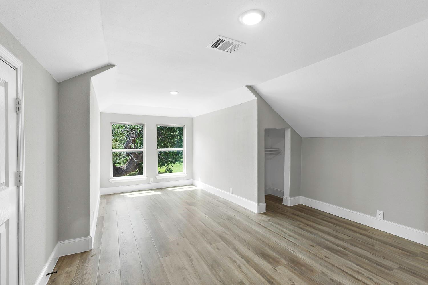 435 S Orange St, Giddings, TX 78942