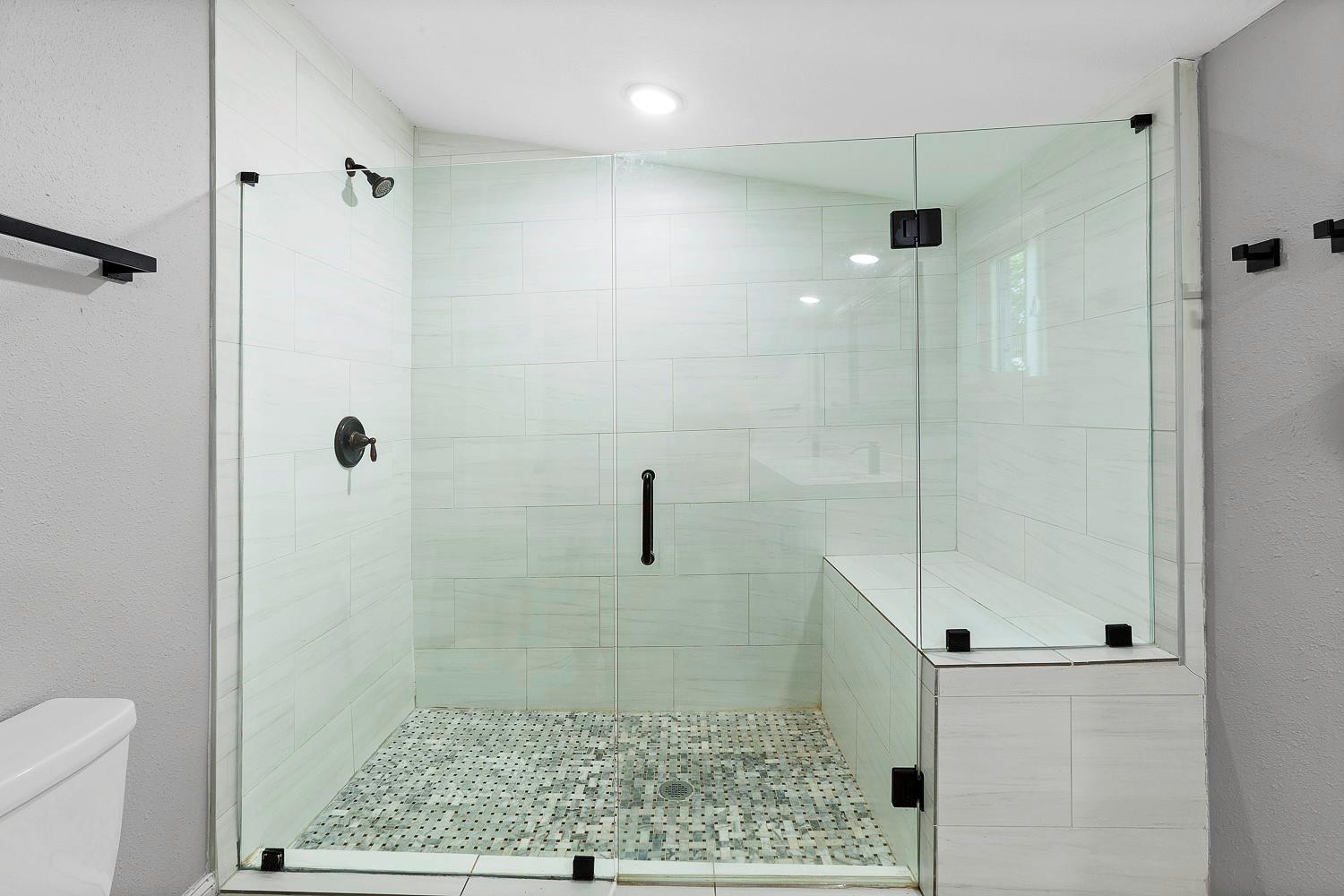 435 S Orange St, Giddings, TX 78942