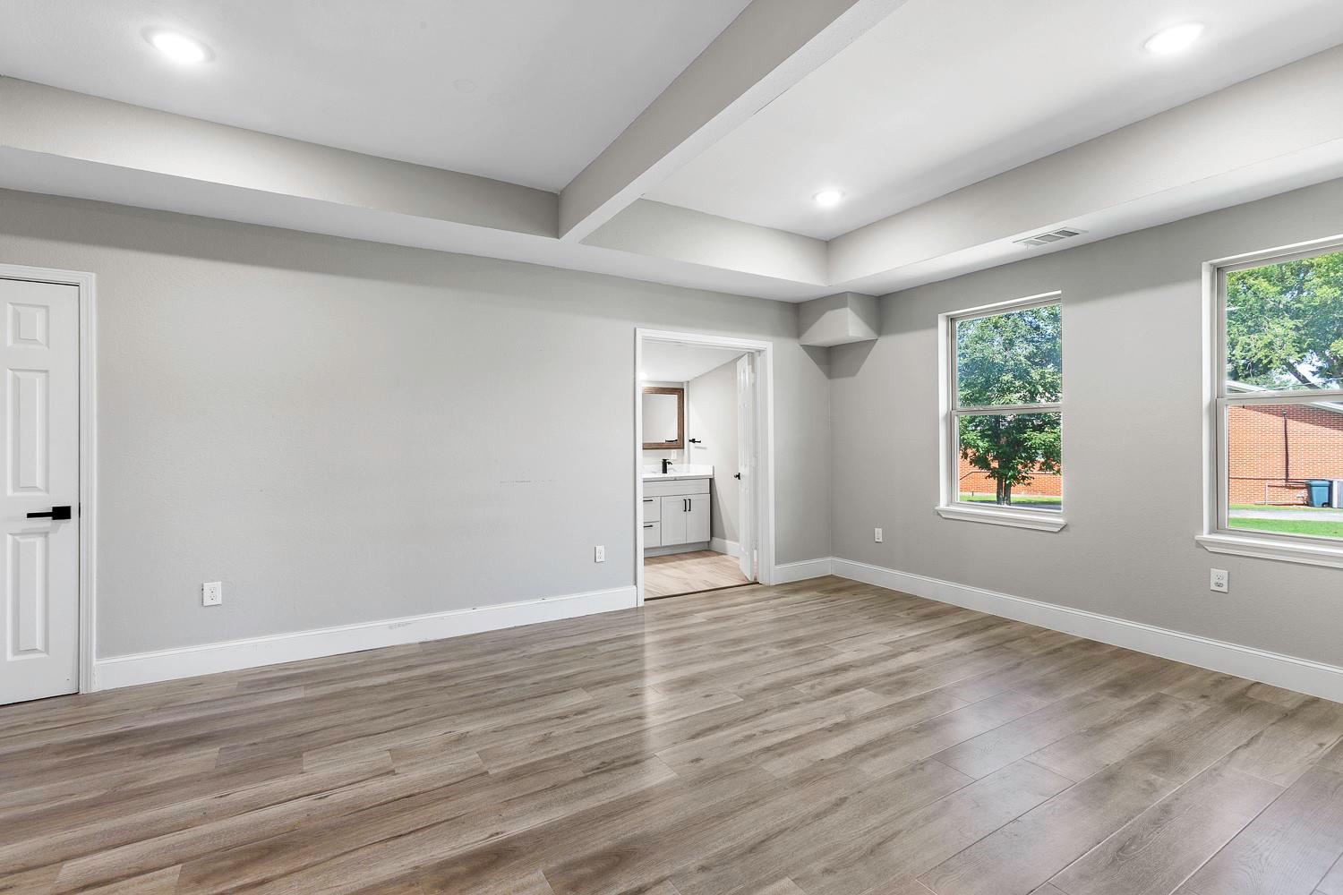 435 S Orange St, Giddings, TX 78942