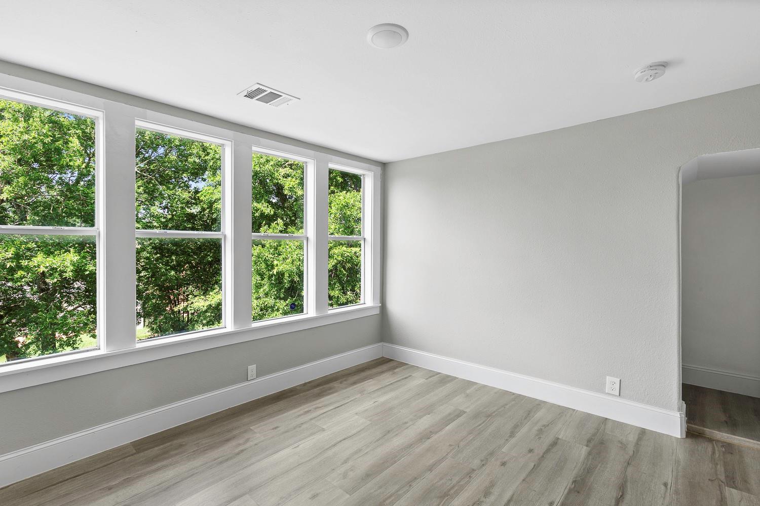 435 S Orange St, Giddings, TX 78942