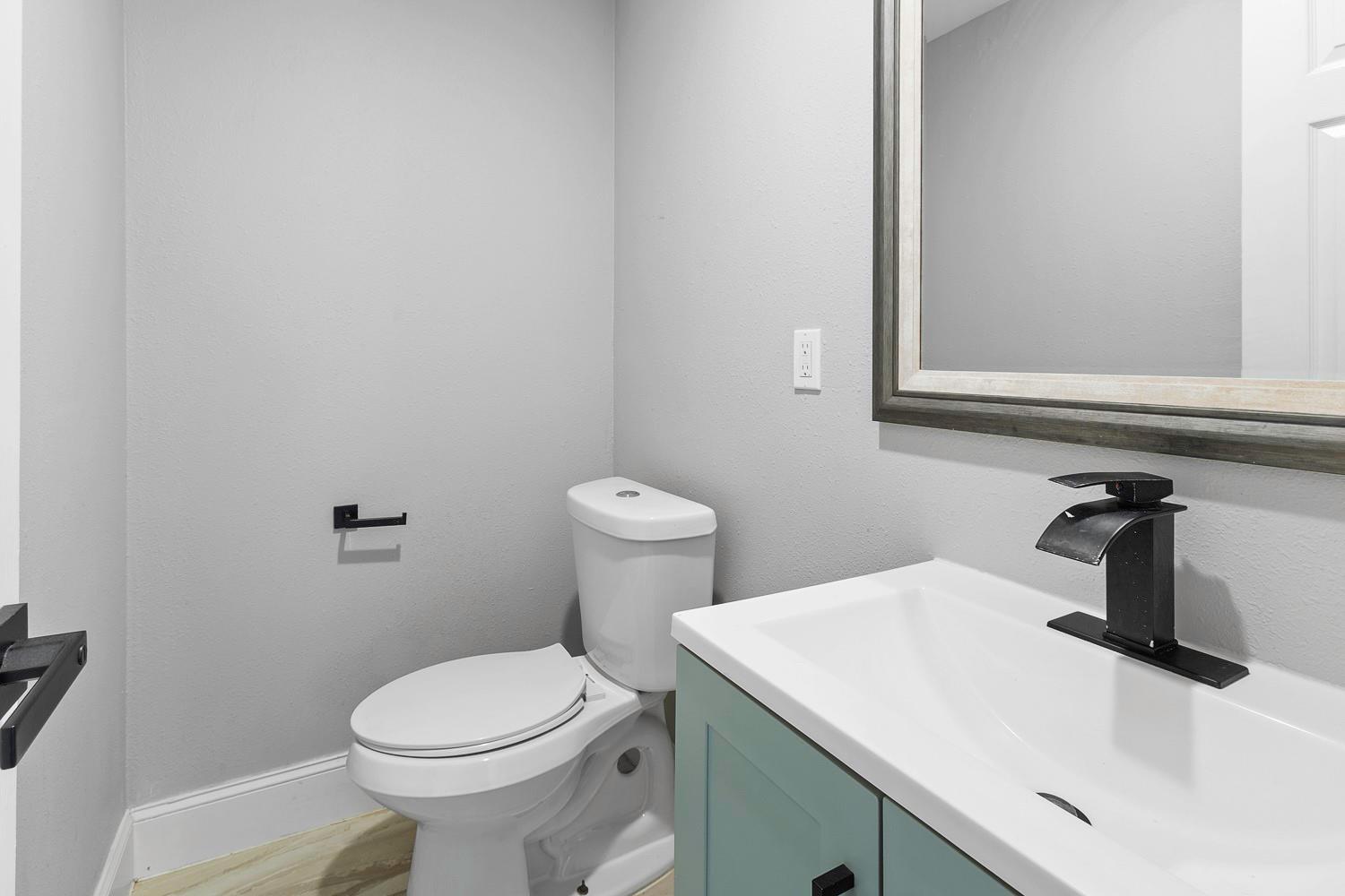 435 S Orange St, Giddings, TX 78942