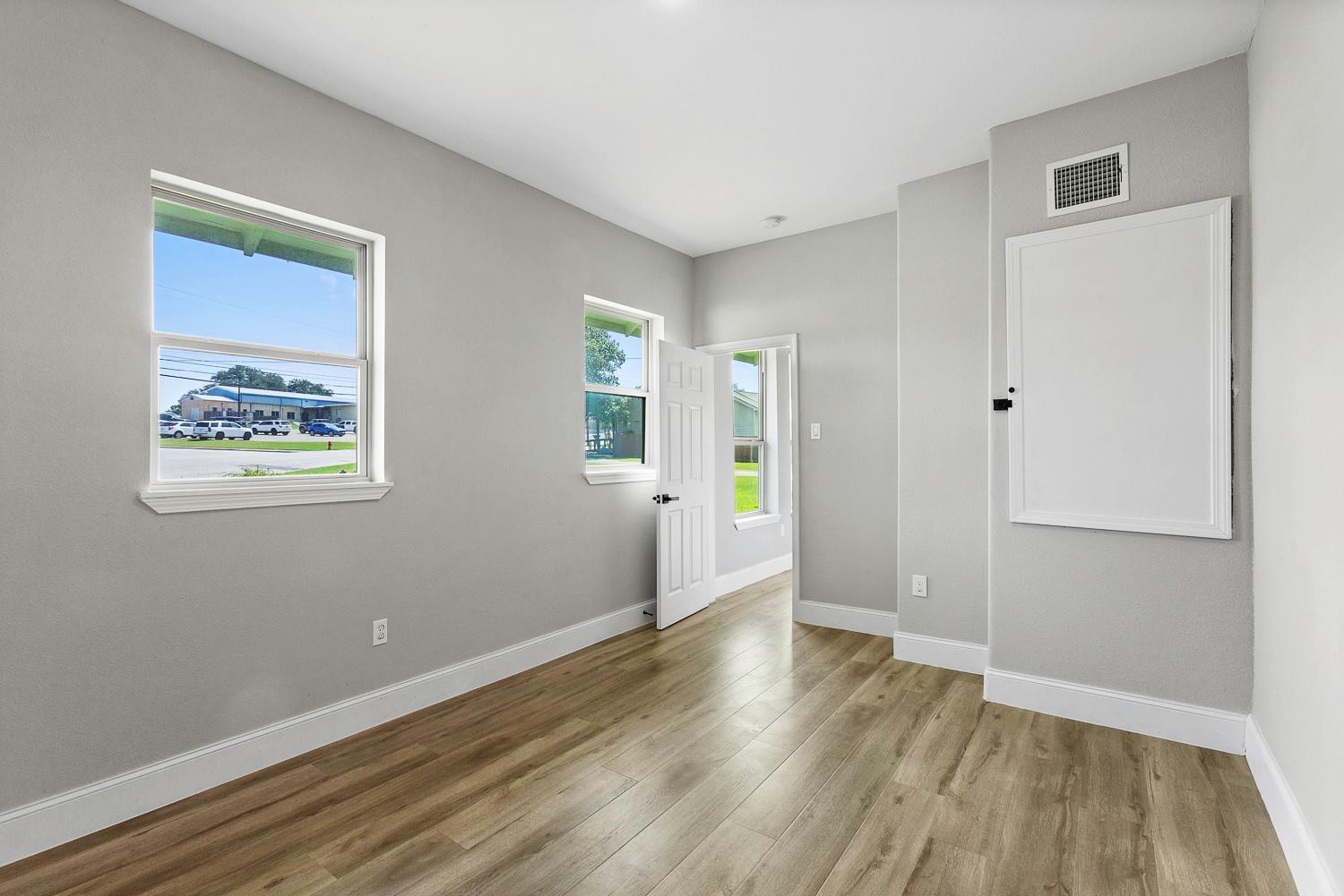 435 S Orange St, Giddings, TX 78942