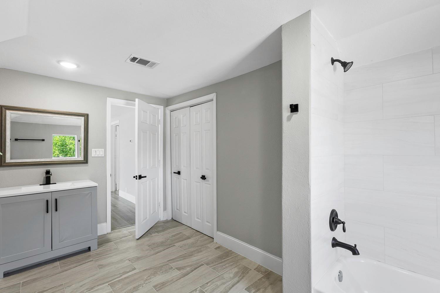 435 S Orange St, Giddings, TX 78942