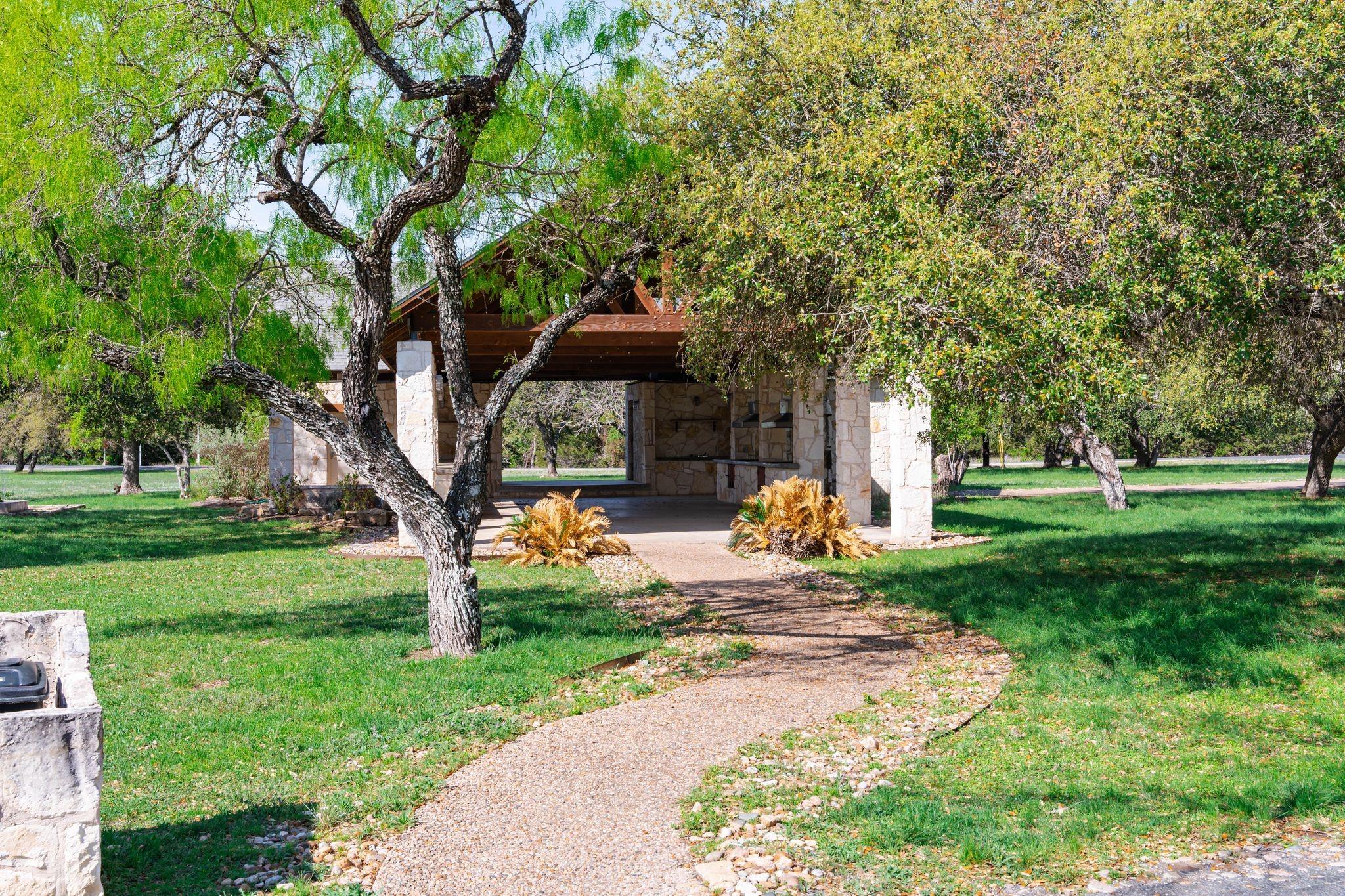 300 Bedford Dr, Spicewood, TX 78669