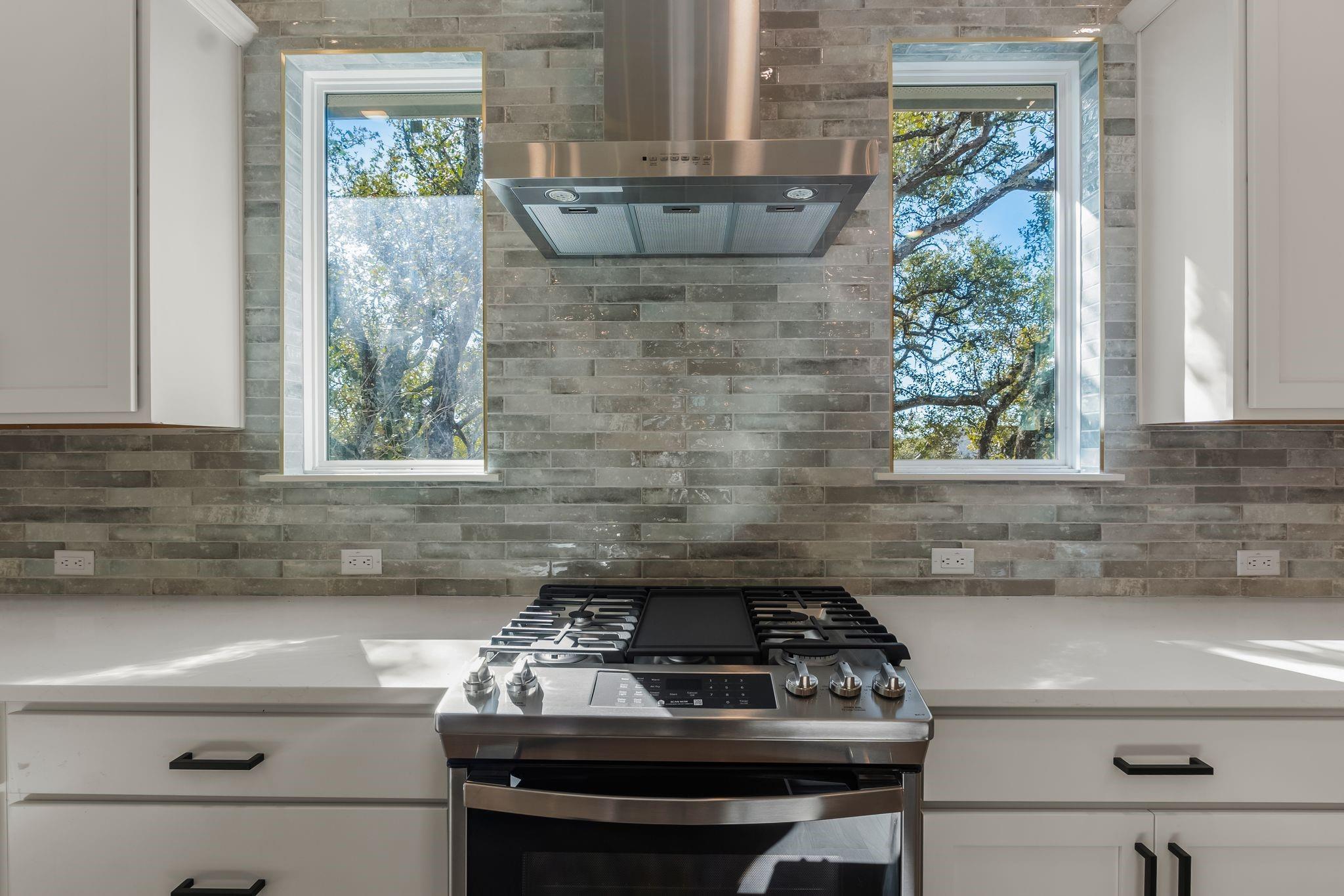 300 Bedford Dr, Spicewood, TX 78669