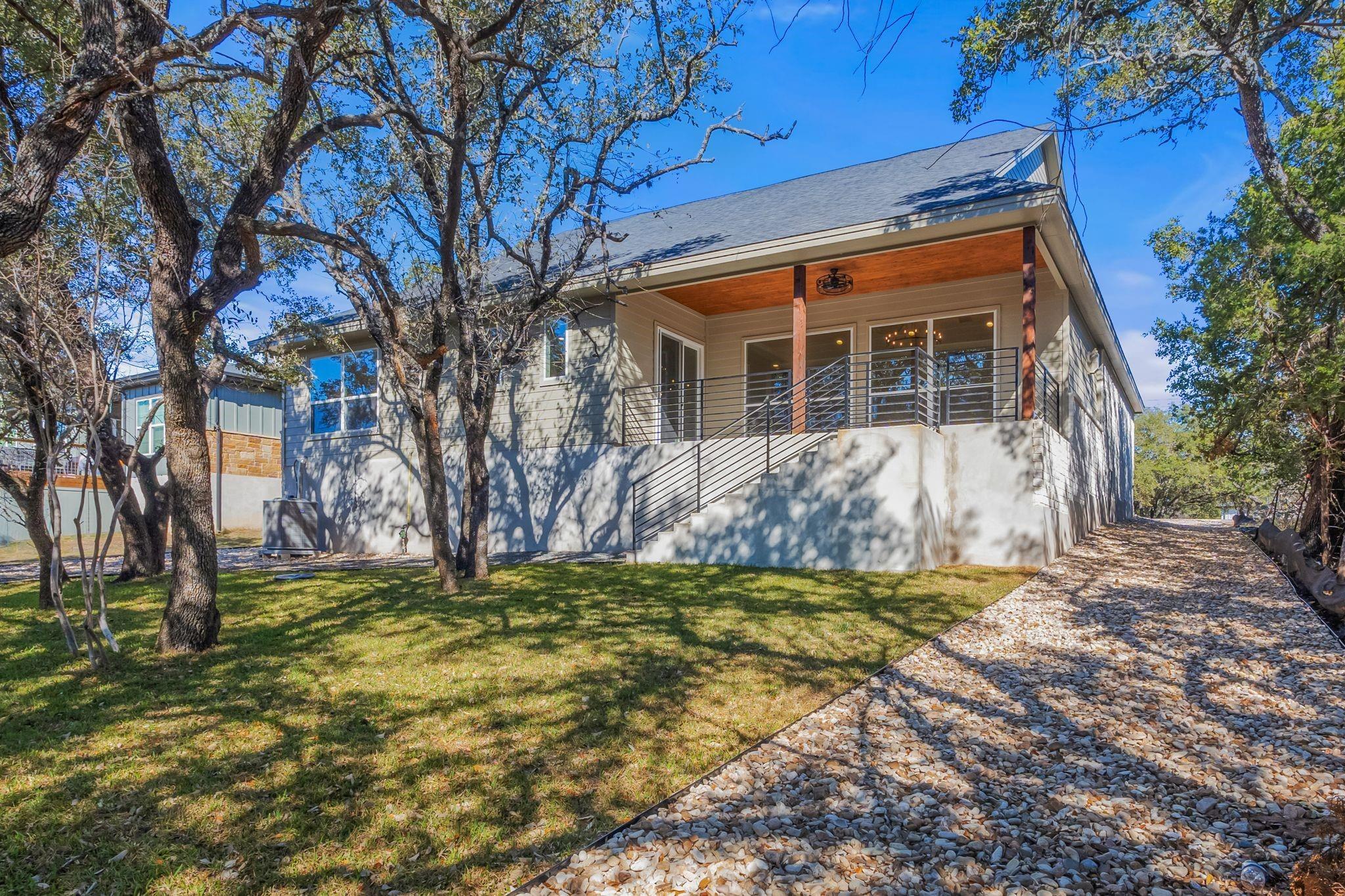 300 Bedford Dr, Spicewood, TX 78669
