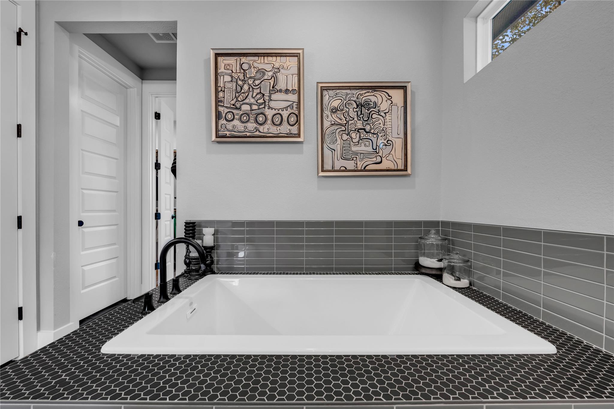 123 Wandering Oak Cir, Burnet, TX 78611