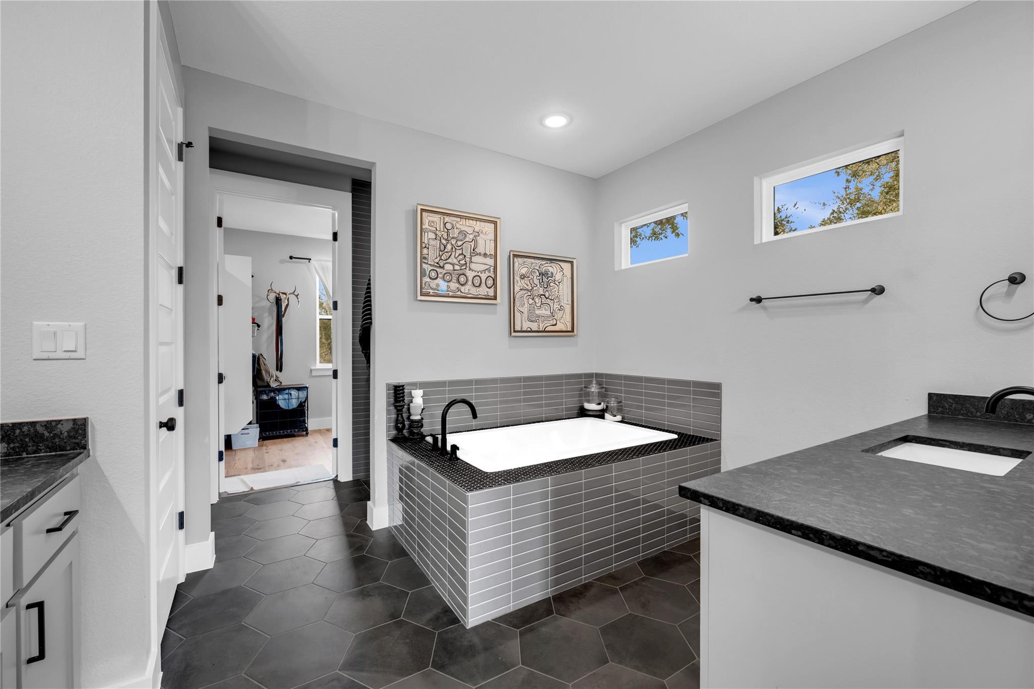 123 Wandering Oak Cir, Burnet, TX 78611