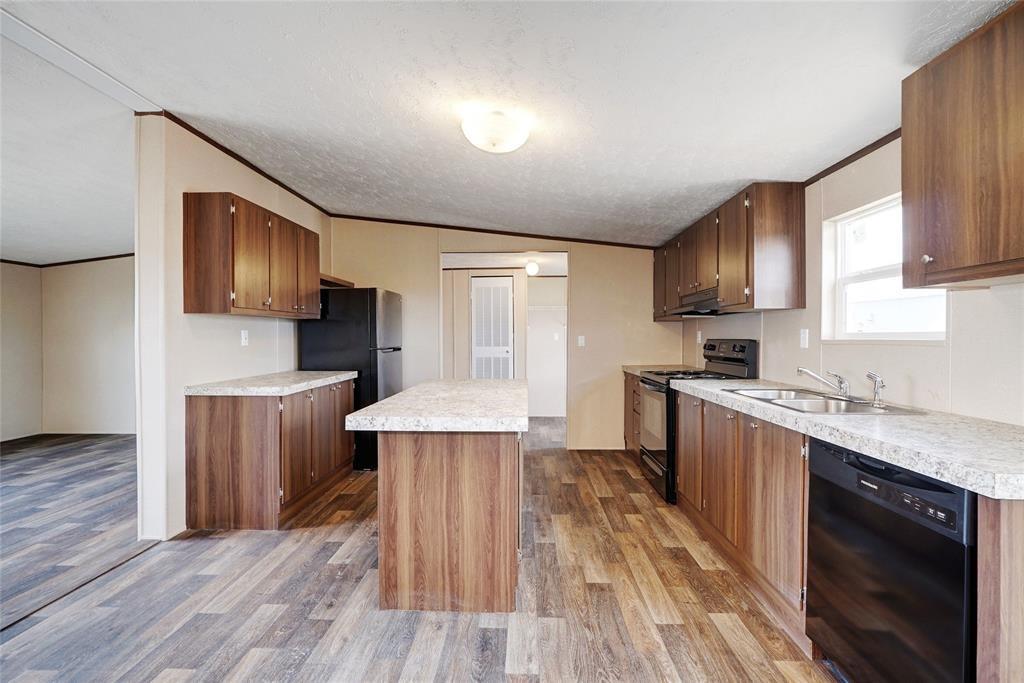 231 La Fortuna Dr, Del Valle, TX 78617