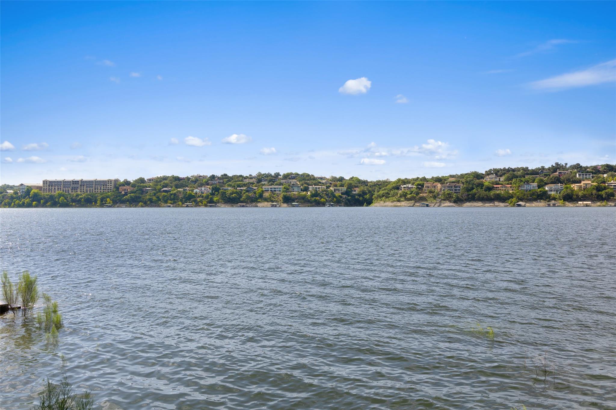 18401 Lakepoint Cir, Point Venture, TX 78645