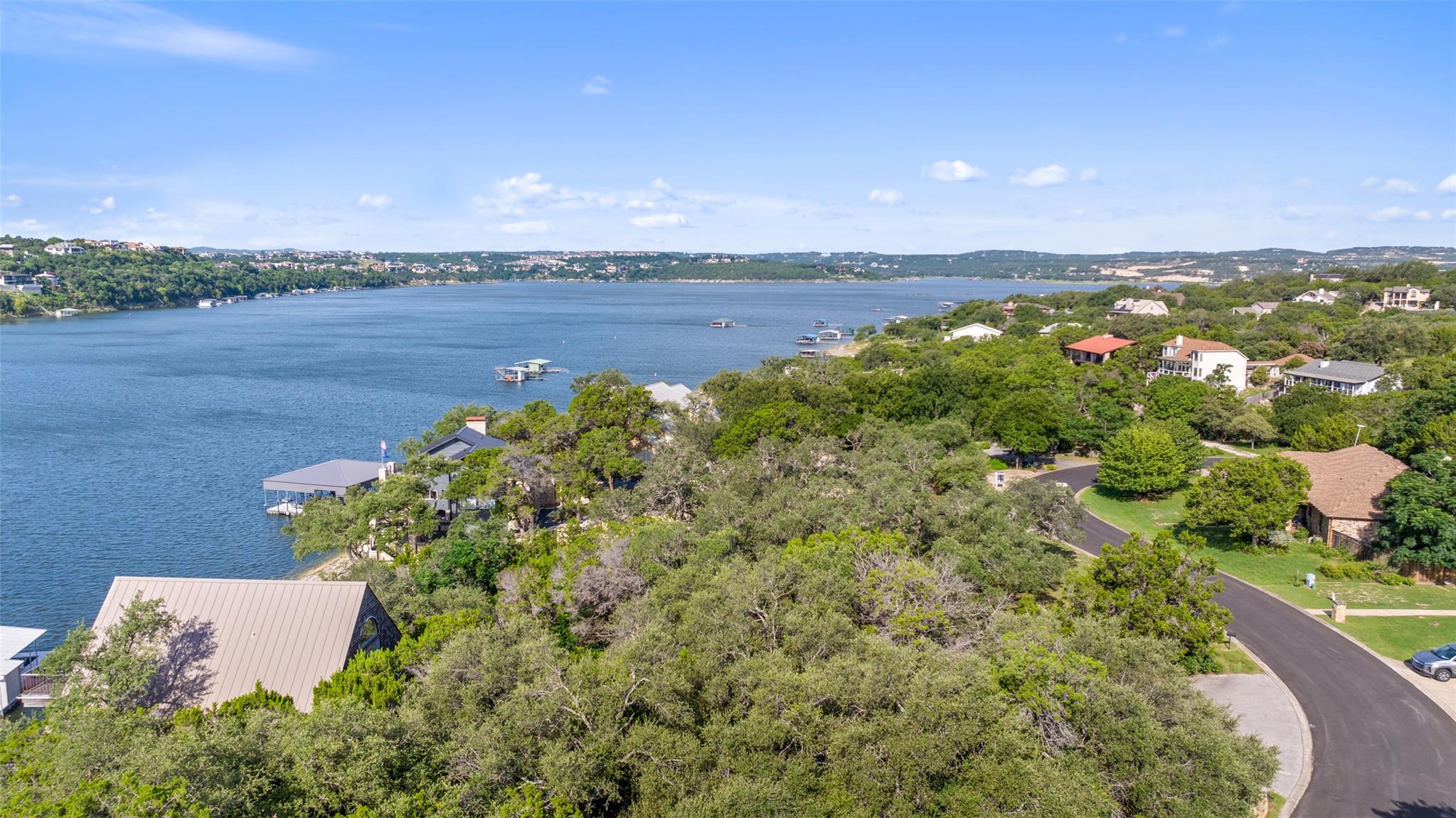 18401 Lakepoint Cir, Point Venture, TX 78645