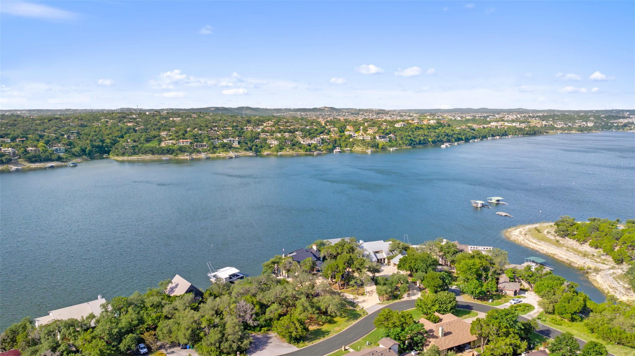 18401 Lakepoint Cir, Point Venture, TX 78645