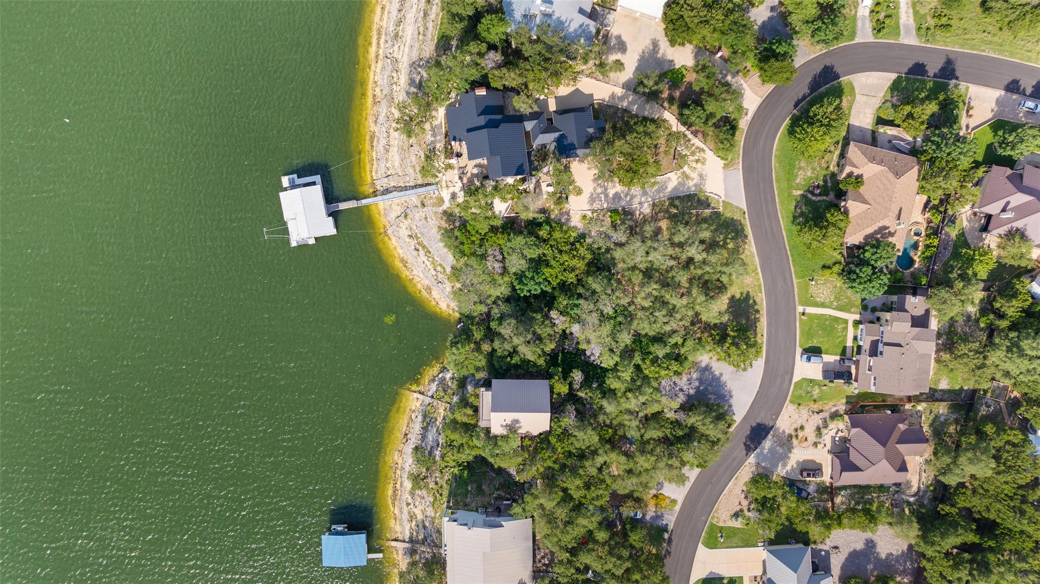 18401 Lakepoint Cir, Point Venture, TX 78645