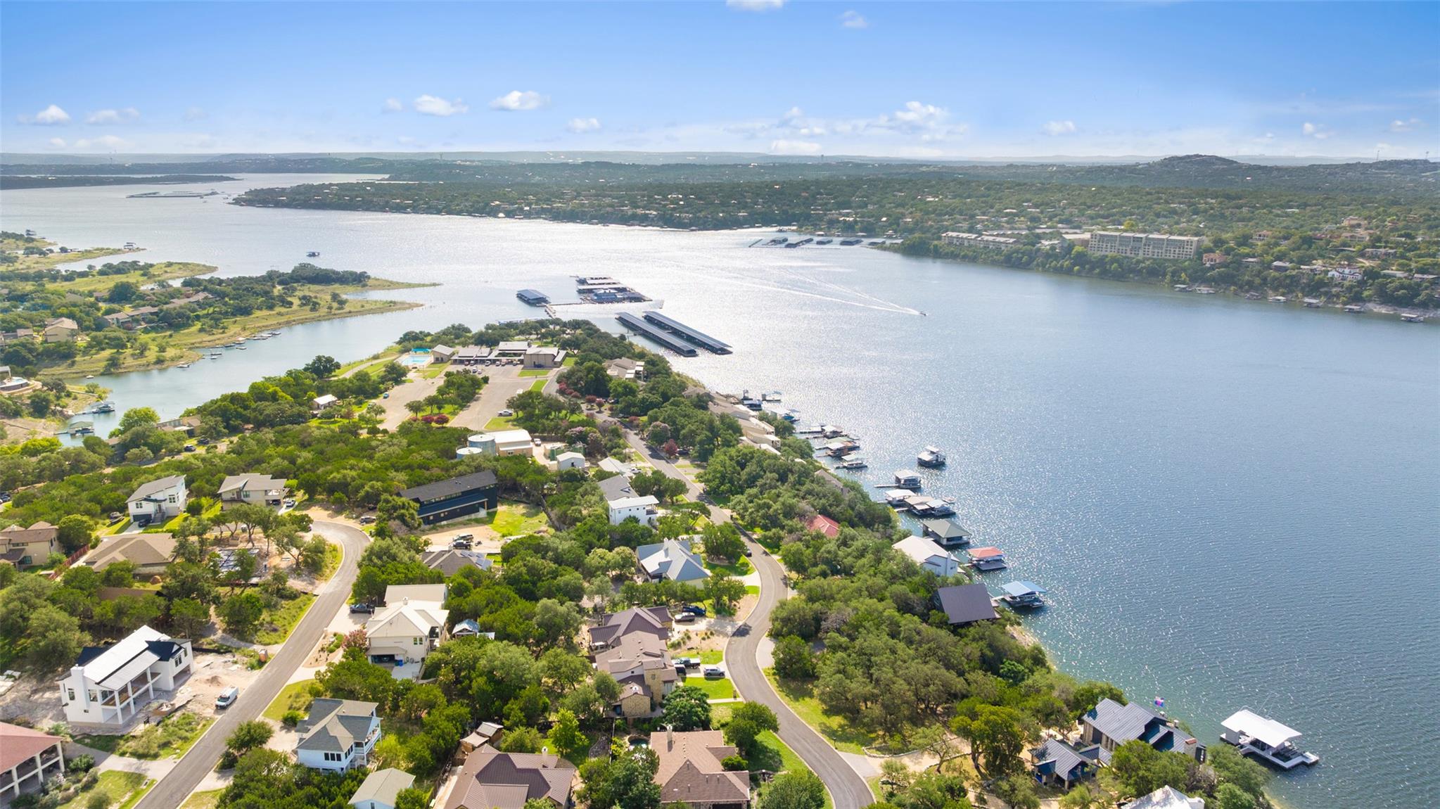 18401 Lakepoint Cir, Point Venture, TX 78645