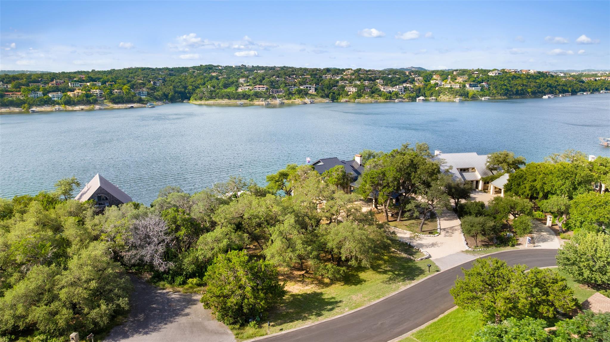 18401 Lakepoint Cir, Point Venture, TX 78645