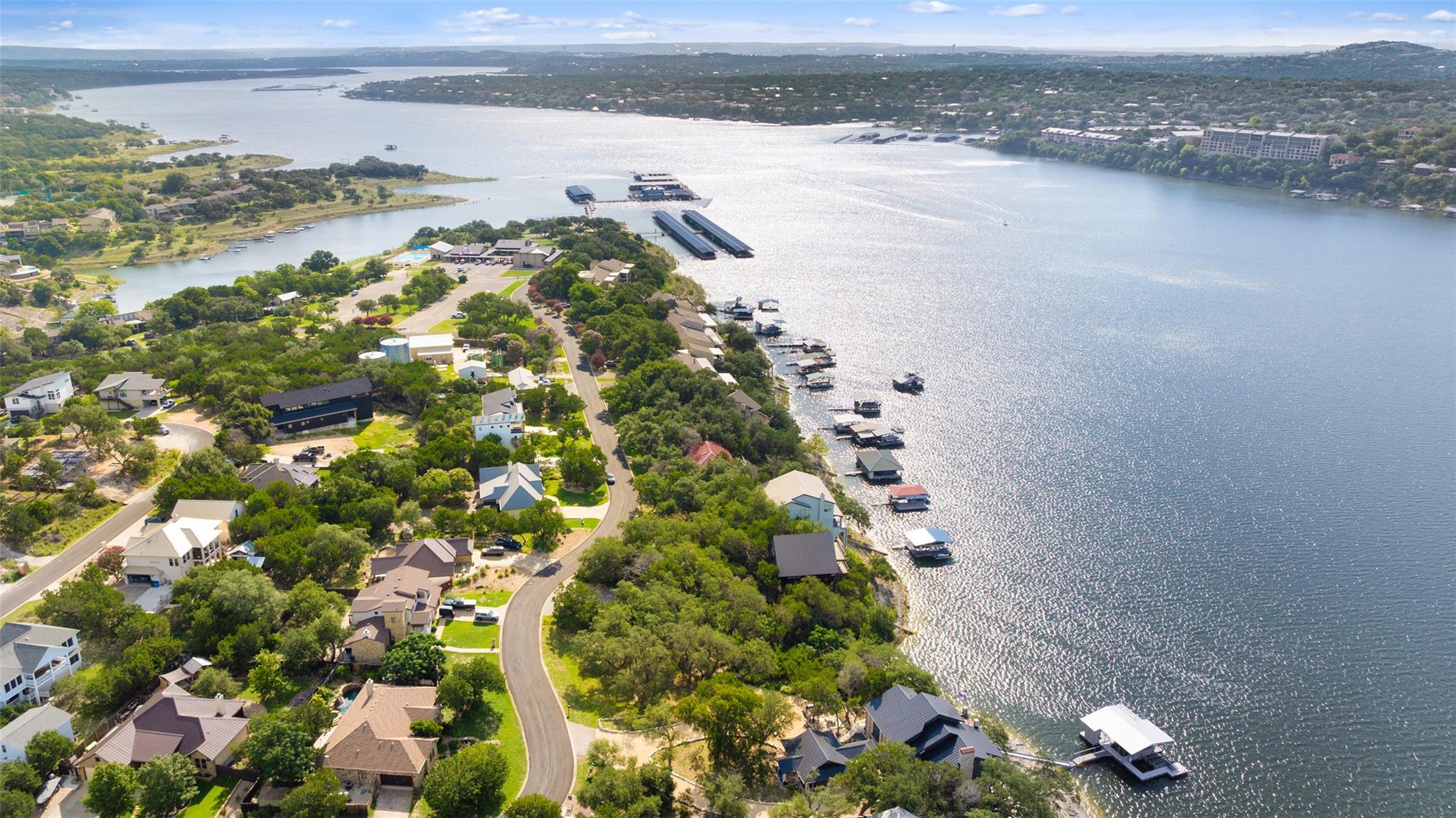 18401 Lakepoint Cir, Point Venture, TX 78645