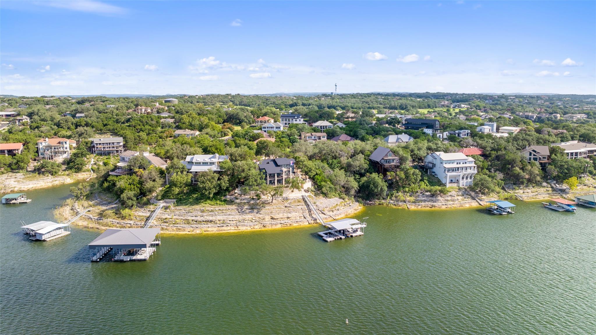 18401 Lakepoint Cir, Point Venture, TX 78645