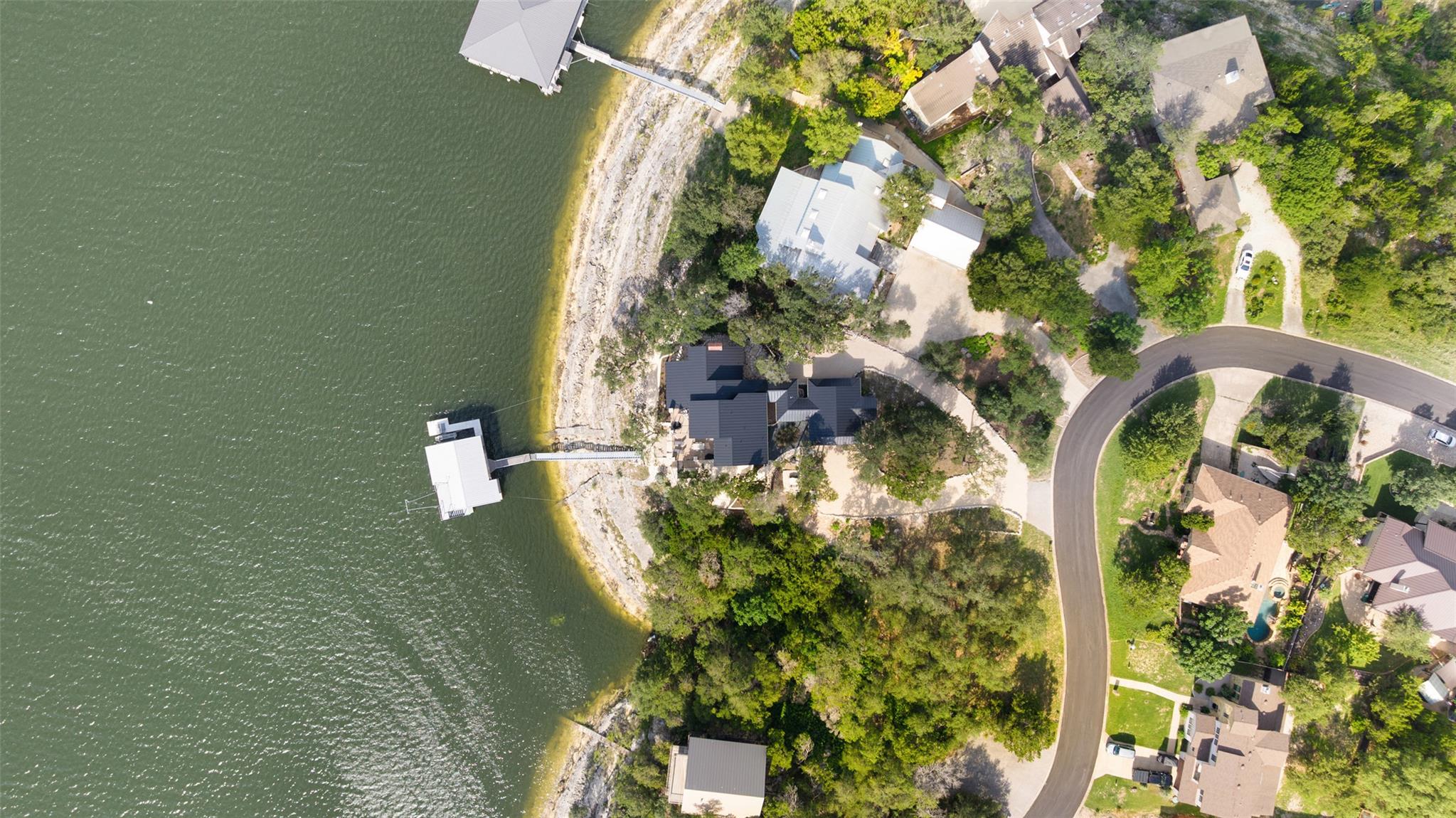 18401 Lakepoint Cir, Point Venture, TX 78645