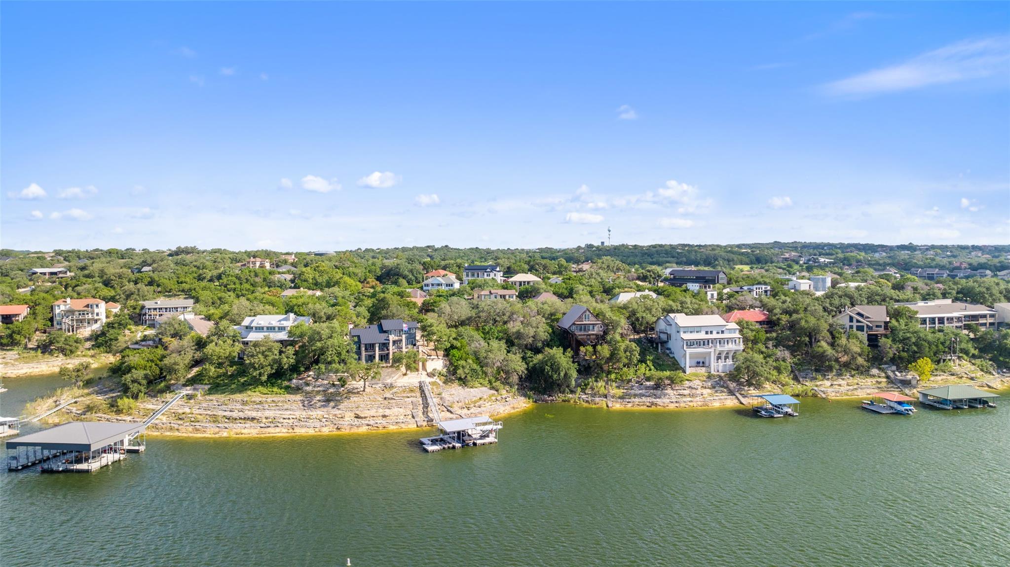 18401 Lakepoint Cir, Point Venture, TX 78645