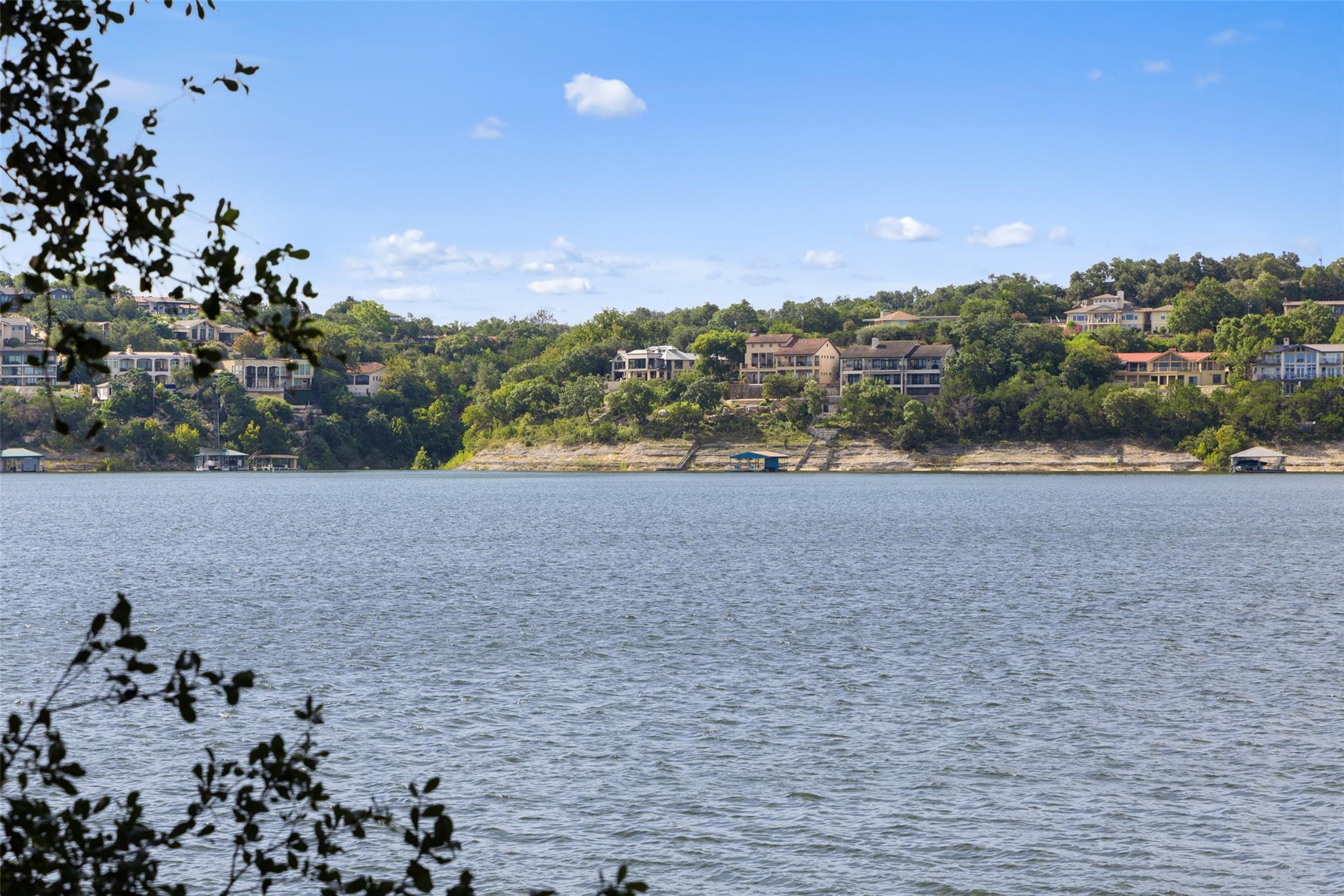 18401 Lakepoint Cir, Point Venture, TX 78645