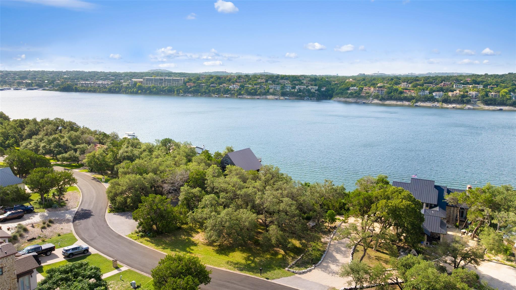 18401 Lakepoint Cir, Point Venture, TX 78645