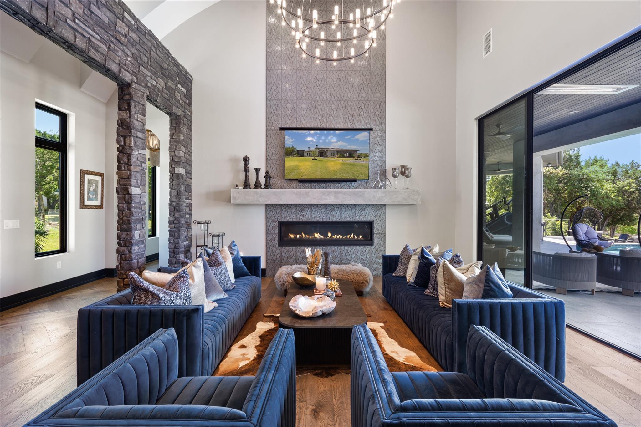 19204 Secretariat Pl, Spicewood, TX 78669