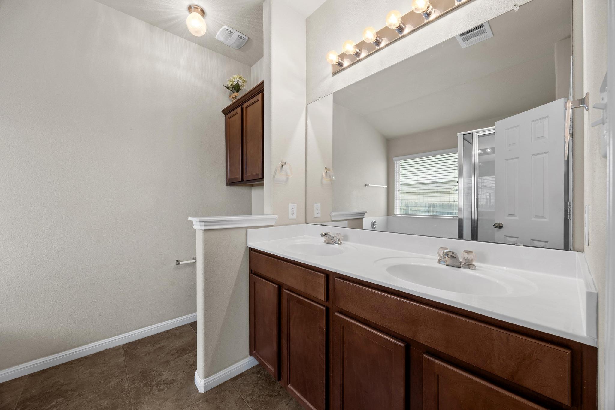 224 Frio River Trl, Hutto, TX 78634