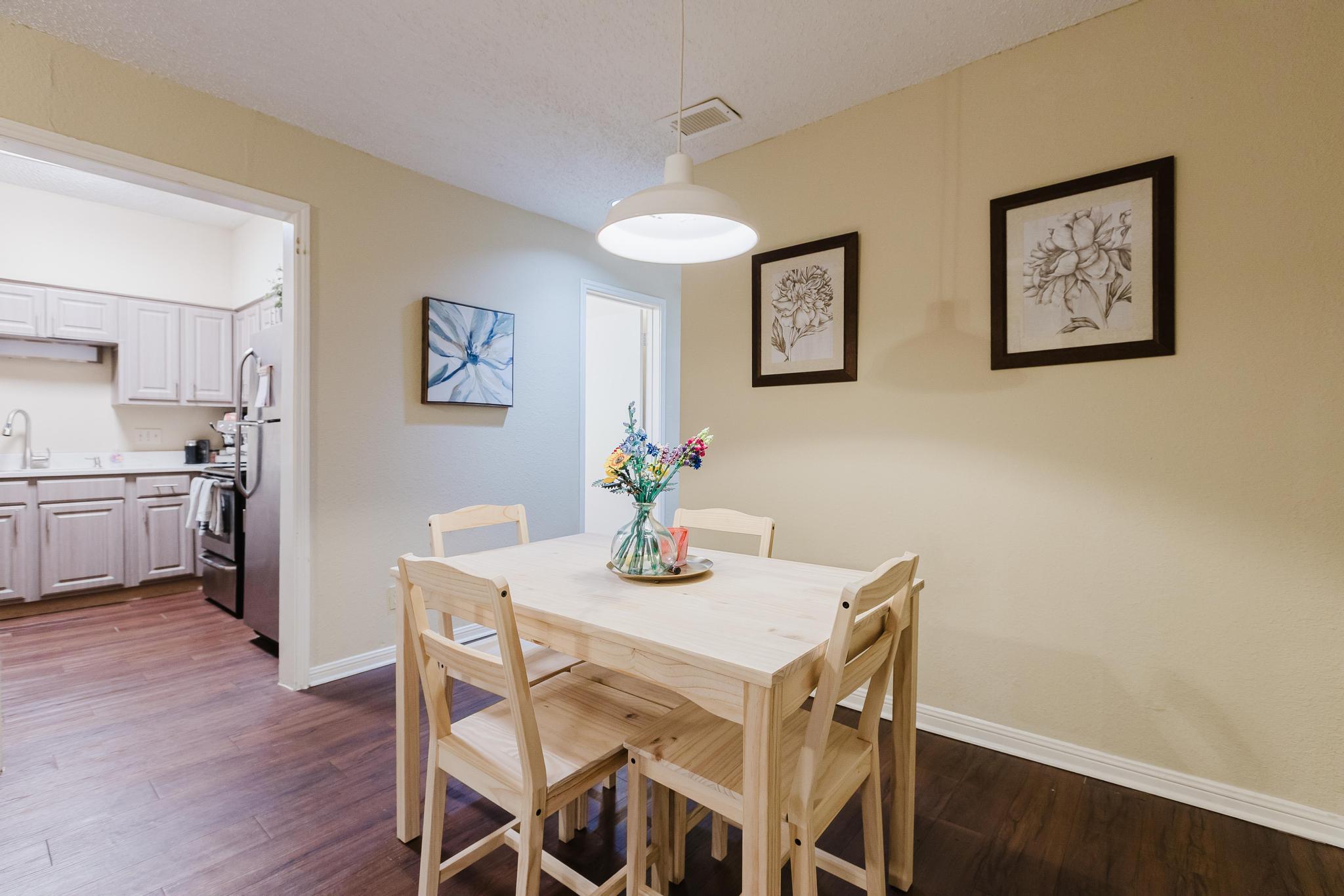 1910 Robbins Pl # 207, Austin, TX 78705