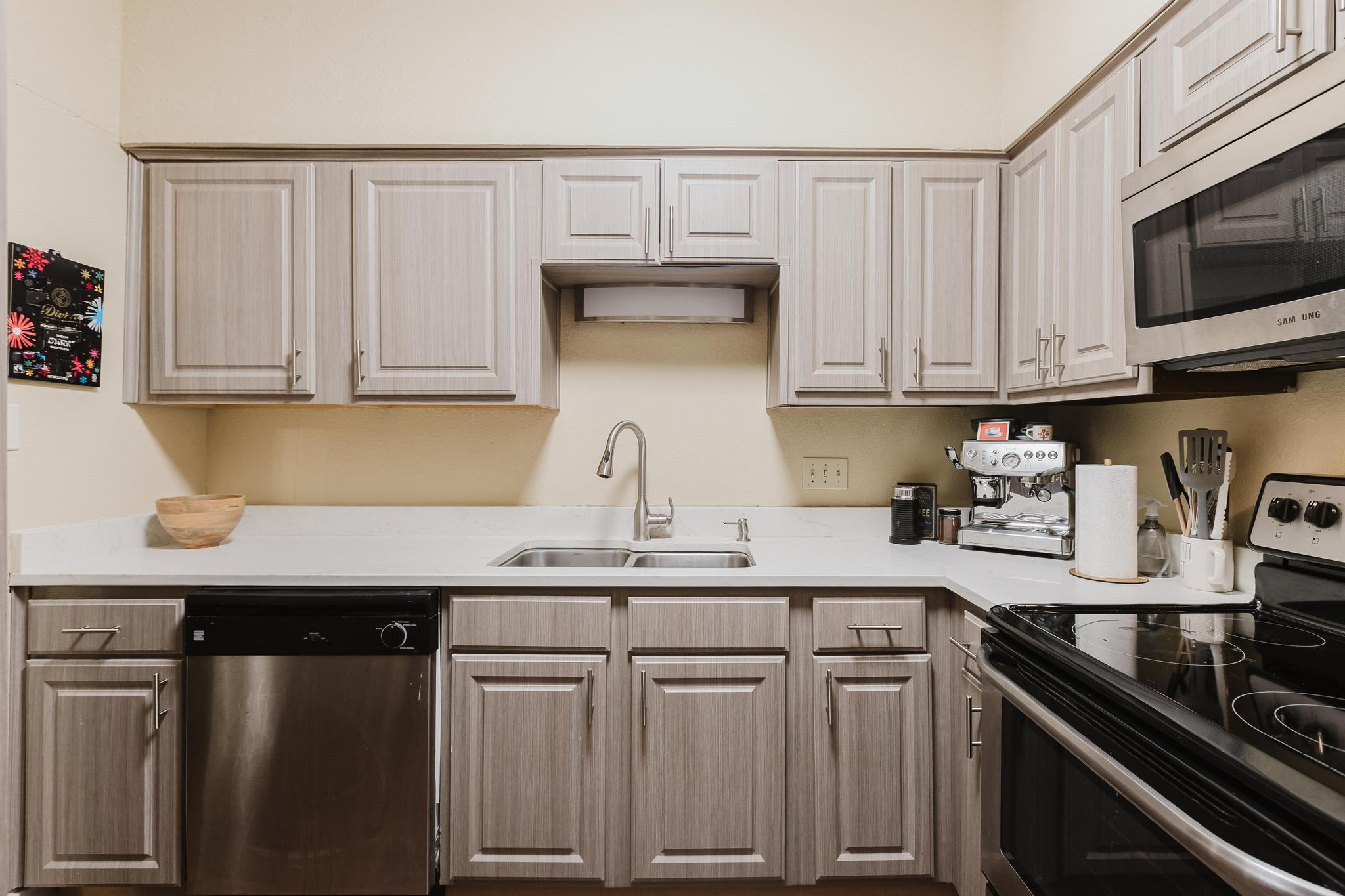 1910 Robbins Pl # 207, Austin, TX 78705