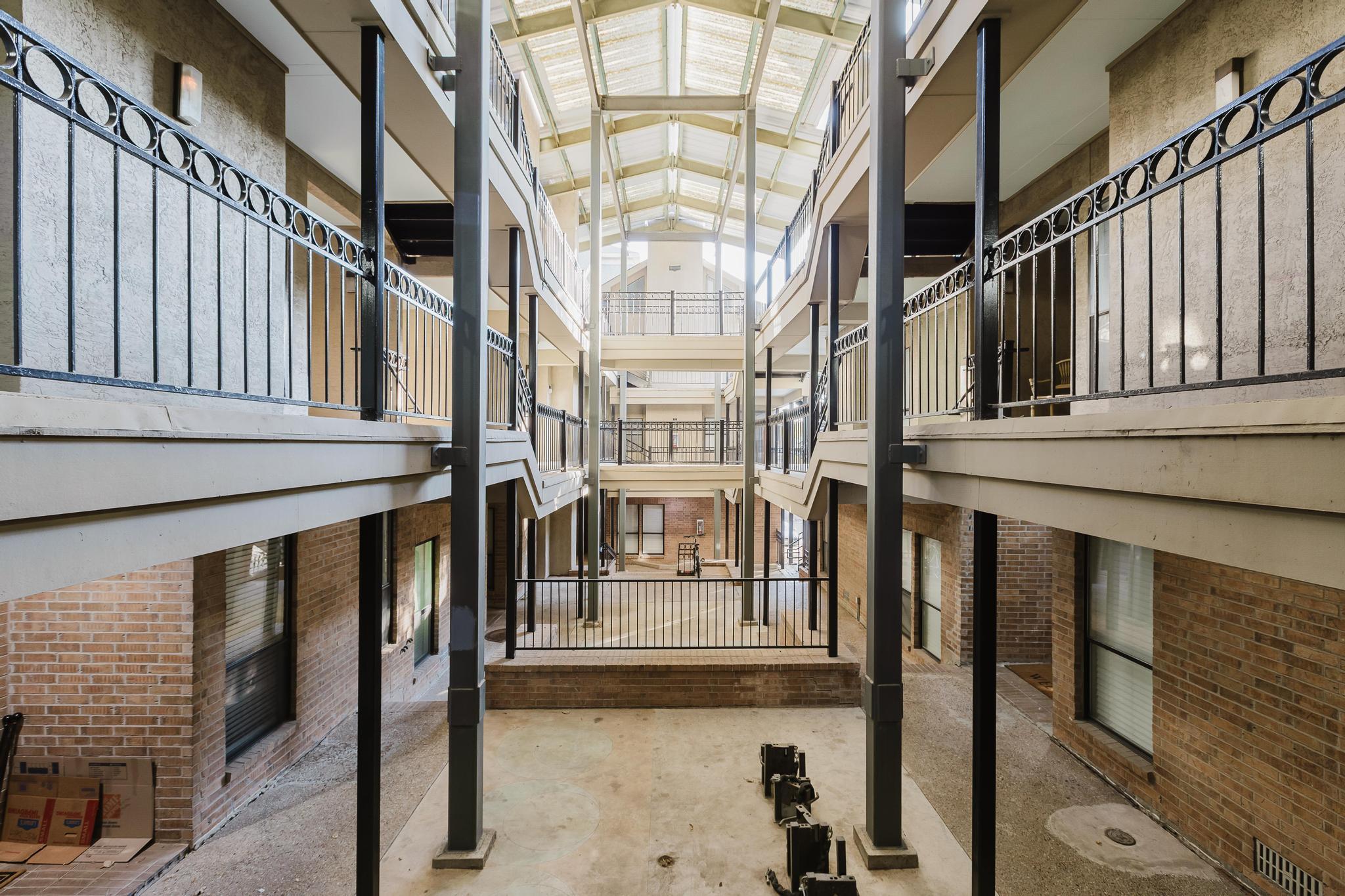 1910 Robbins Pl # 207, Austin, TX 78705