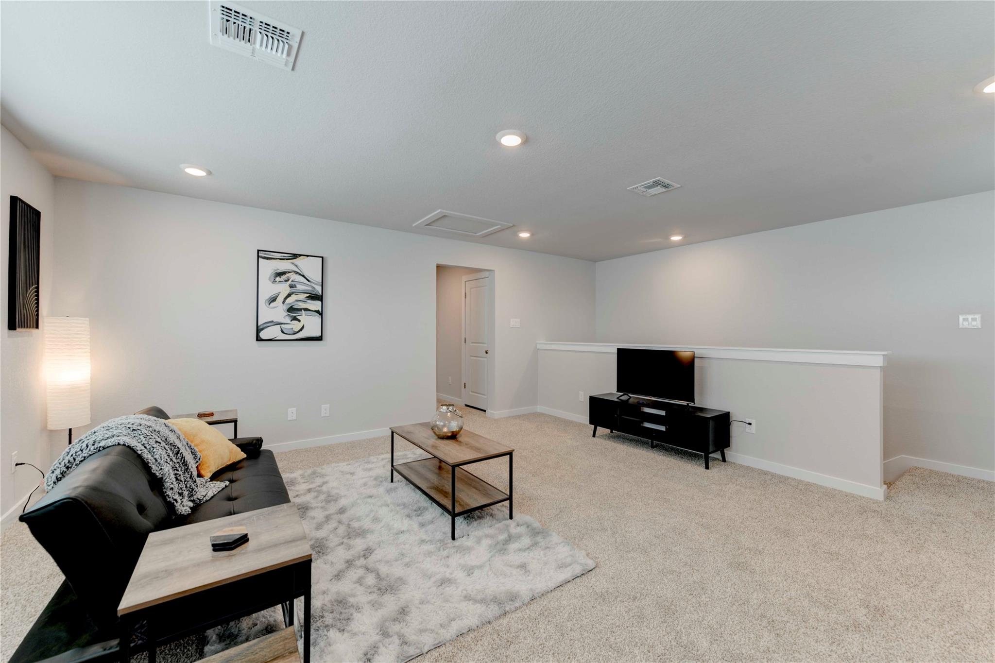 520 Clearlake Dr, Hutto, TX 78634