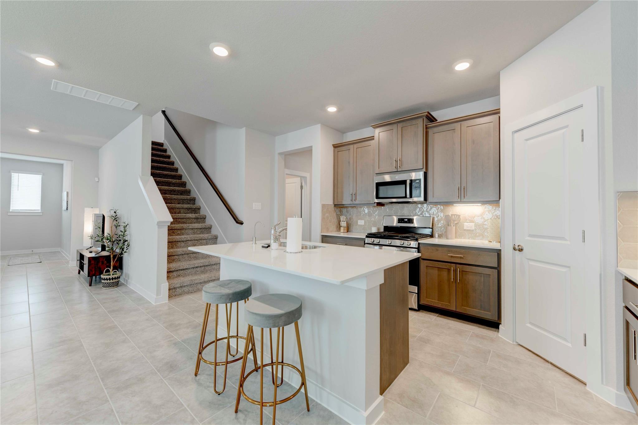 520 Clearlake Dr, Hutto, TX 78634