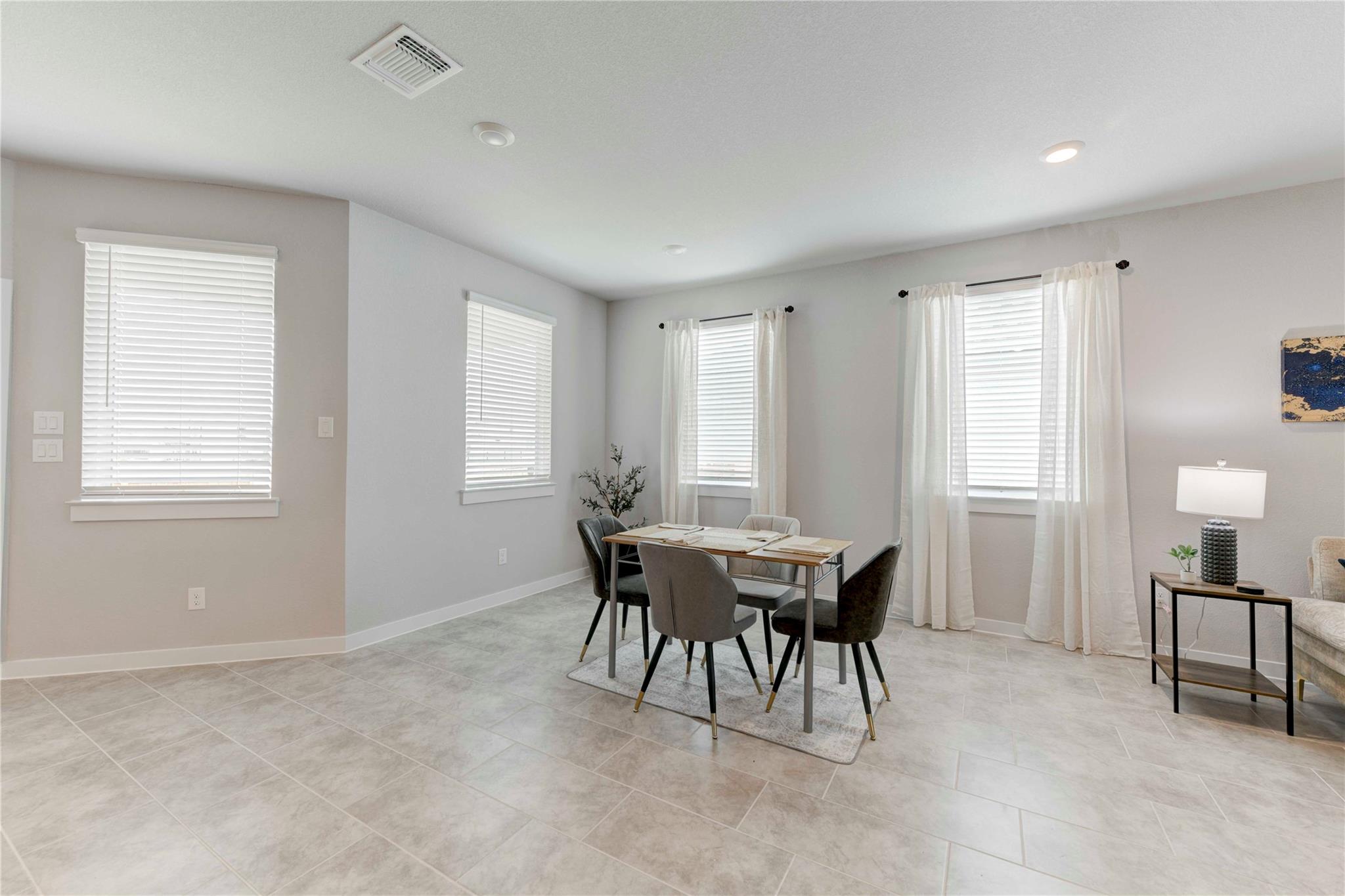 520 Clearlake Dr, Hutto, TX 78634