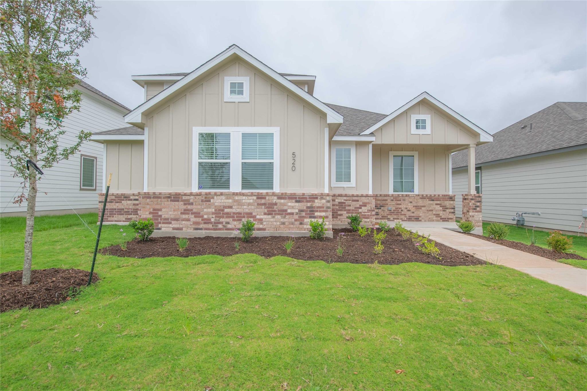 520 Clearlake Dr, Hutto, TX 78634