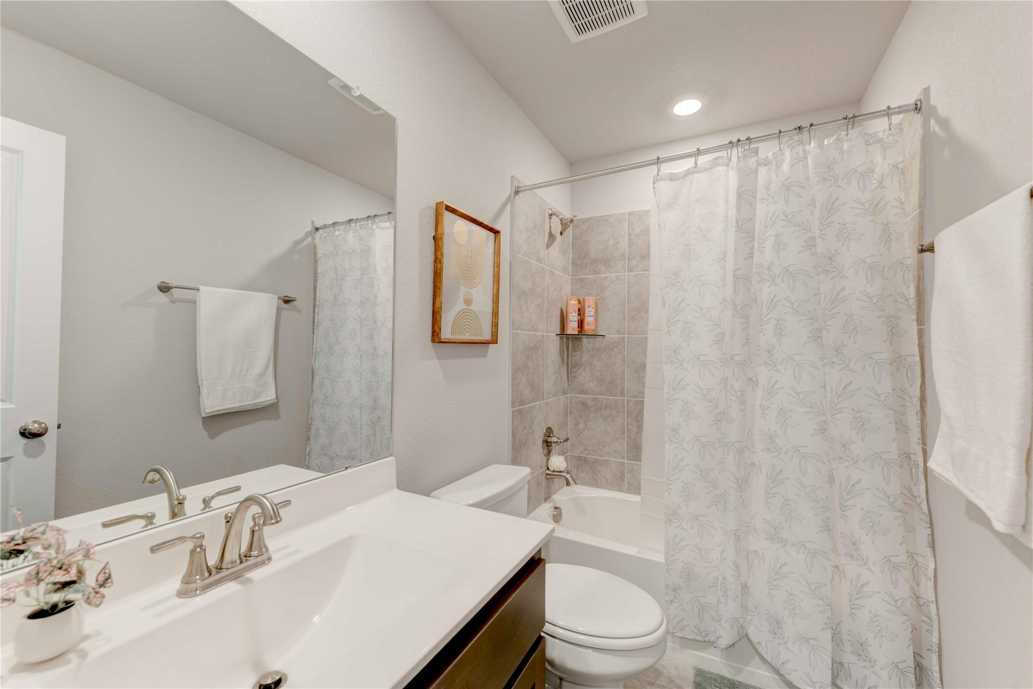 520 Clearlake Dr, Hutto, TX 78634