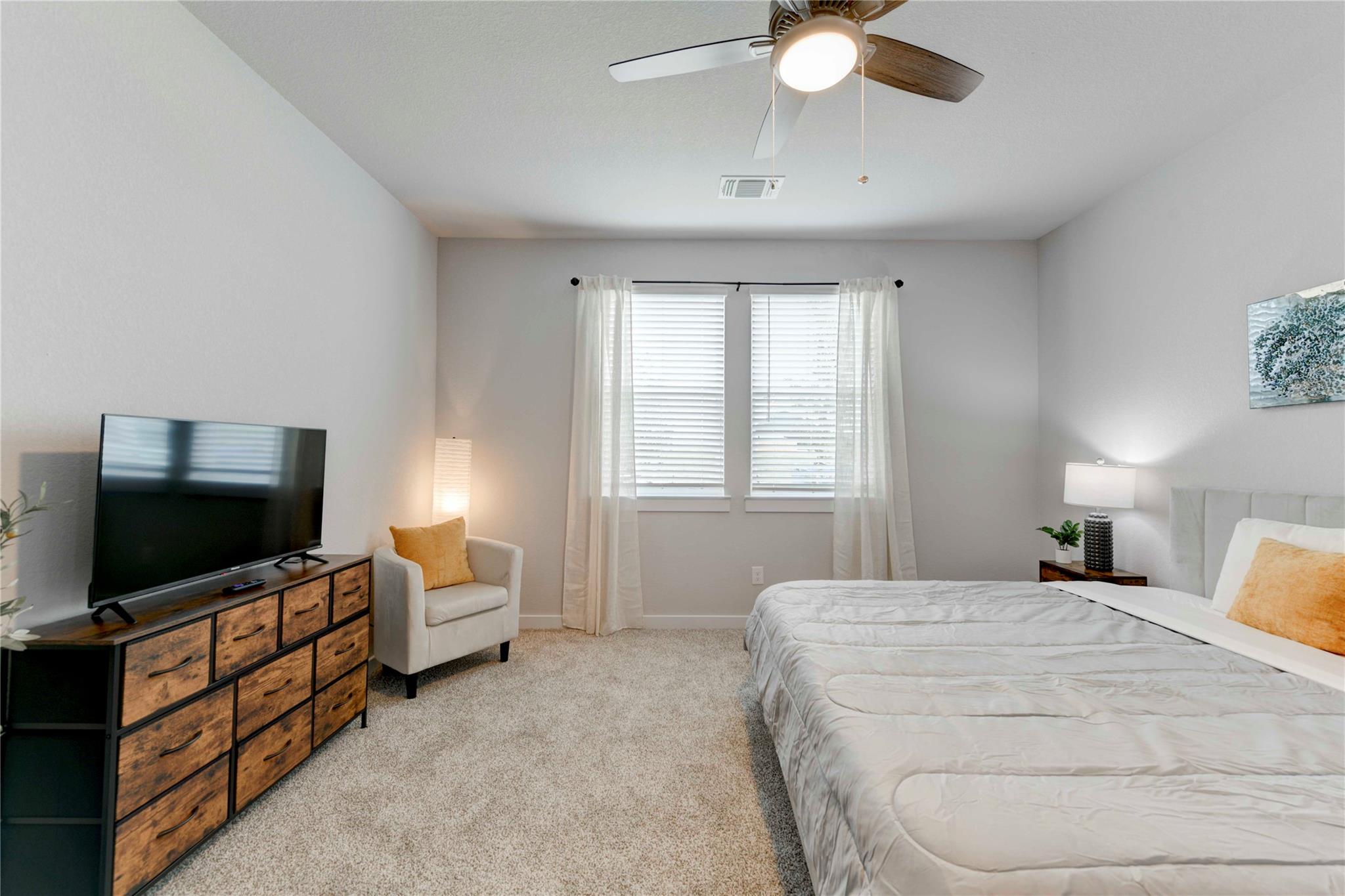 520 Clearlake Dr, Hutto, TX 78634