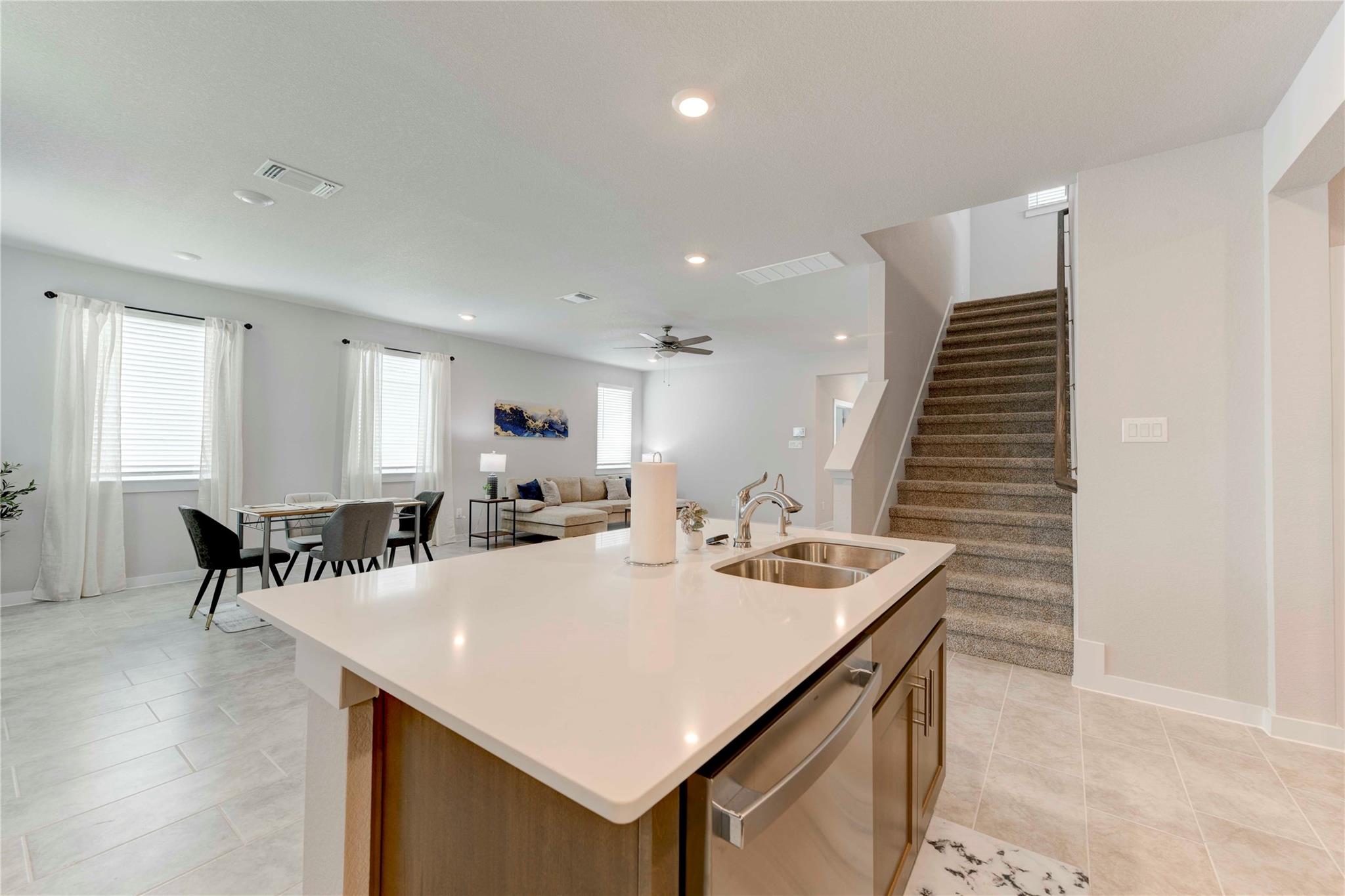 520 Clearlake Dr, Hutto, TX 78634