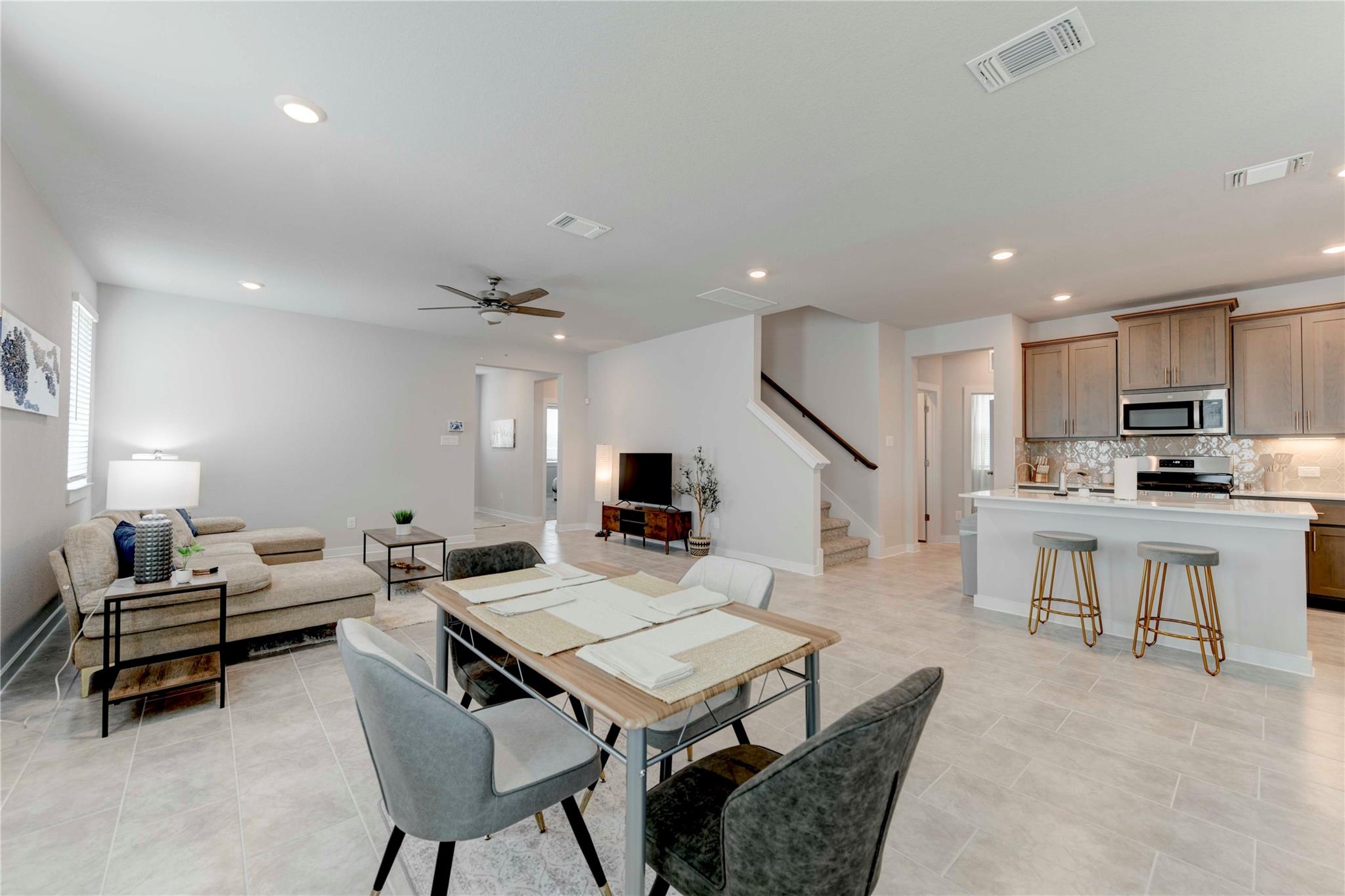 520 Clearlake Dr, Hutto, TX 78634