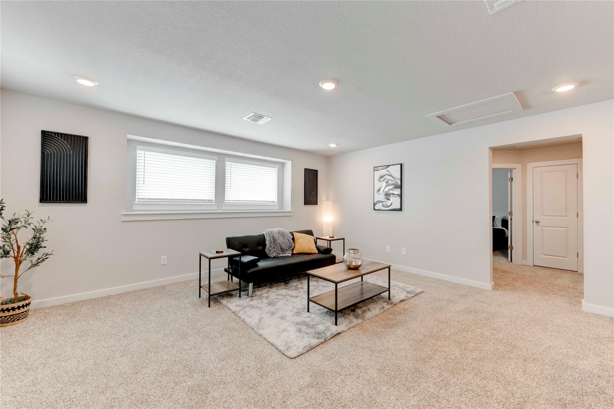 520 Clearlake Dr, Hutto, TX 78634