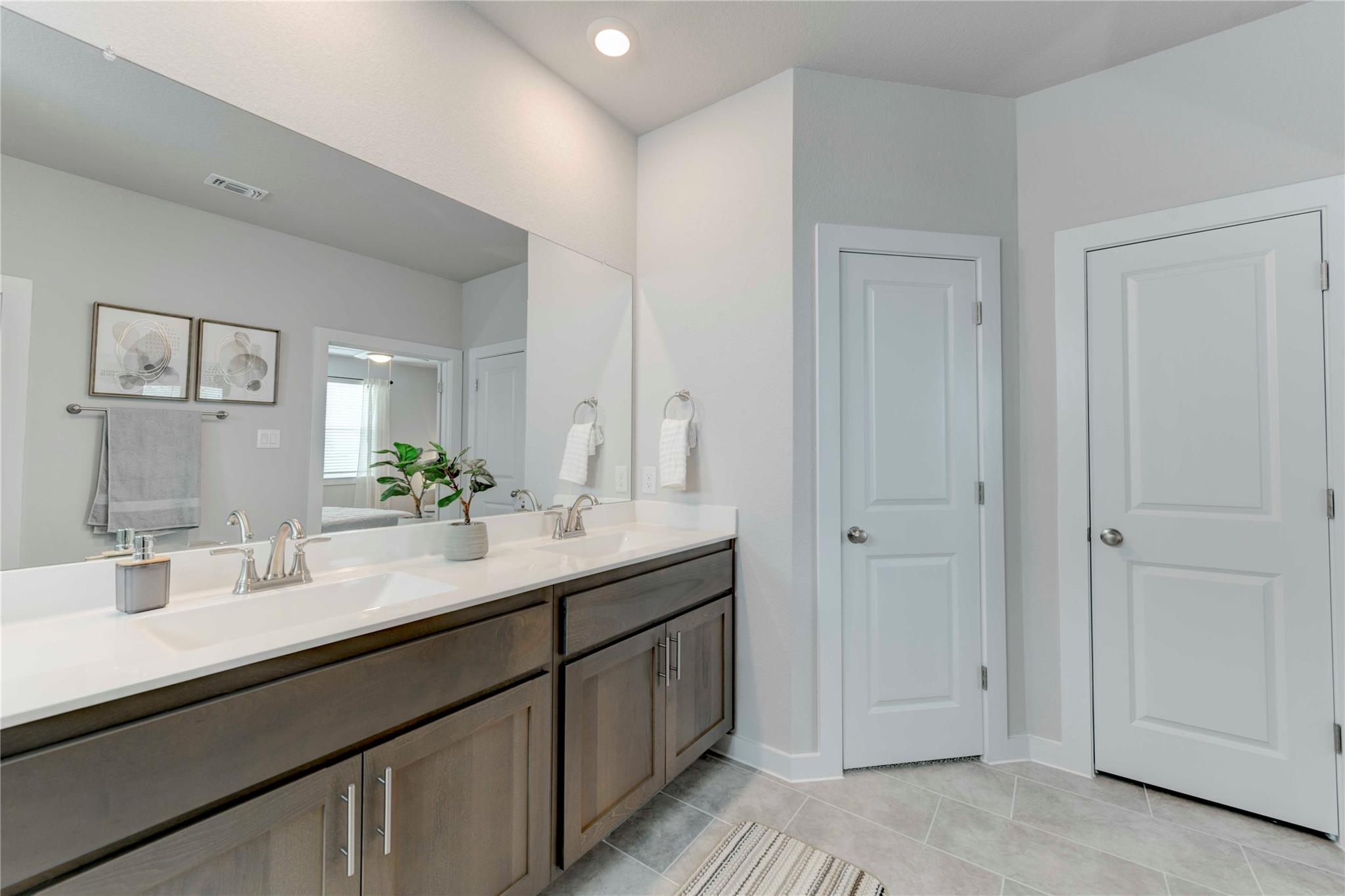 520 Clearlake Dr, Hutto, TX 78634