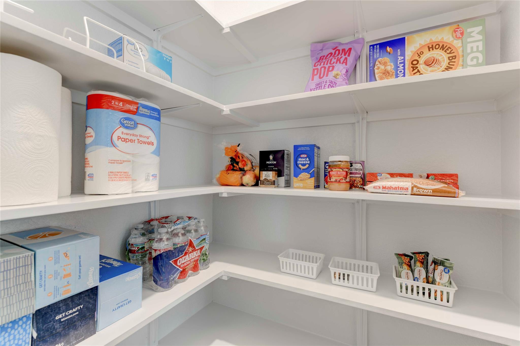 520 Clearlake Dr, Hutto, TX 78634