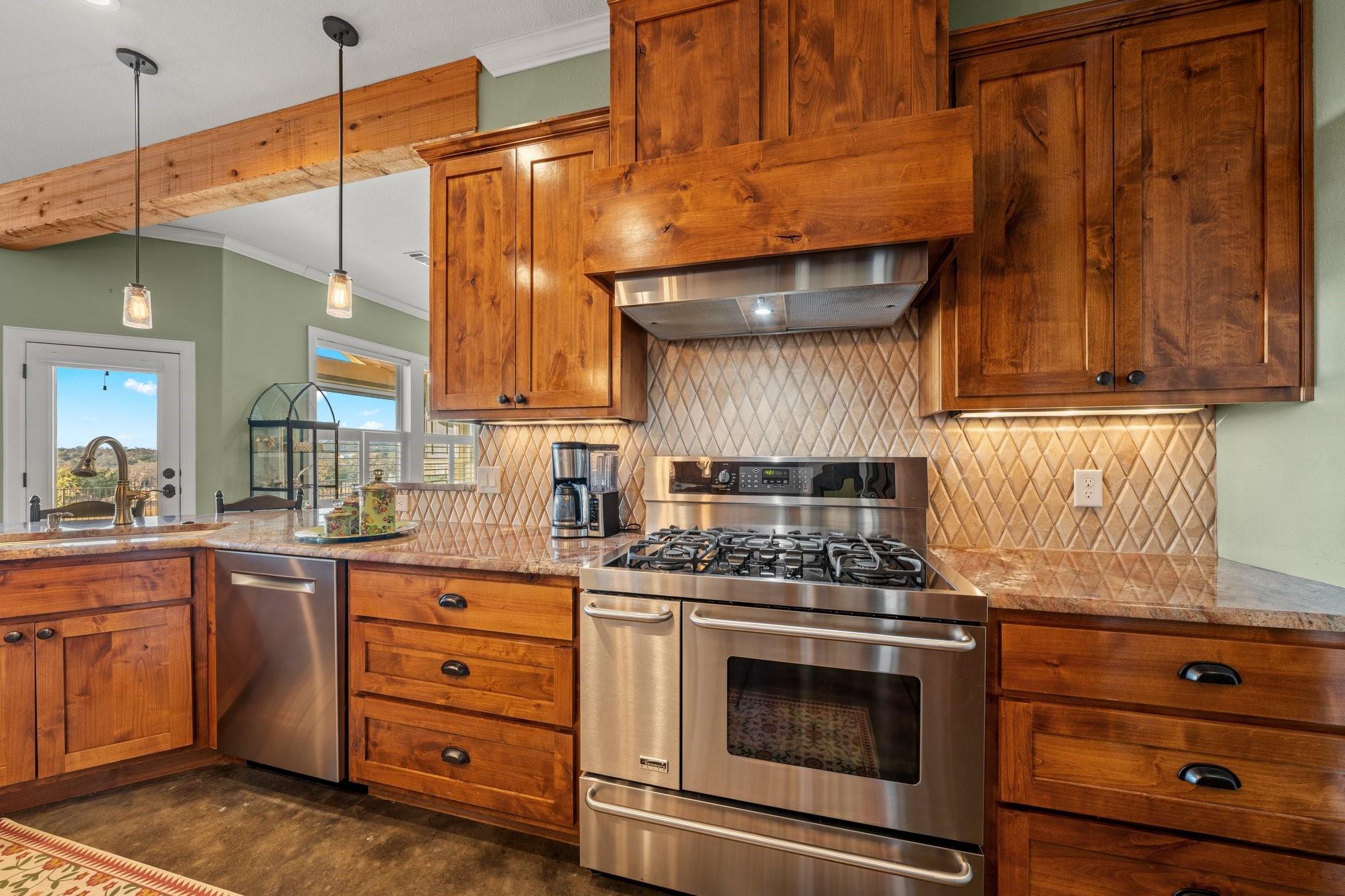 34 Rusty Spur Dr, Fredericksburg, TX 78624