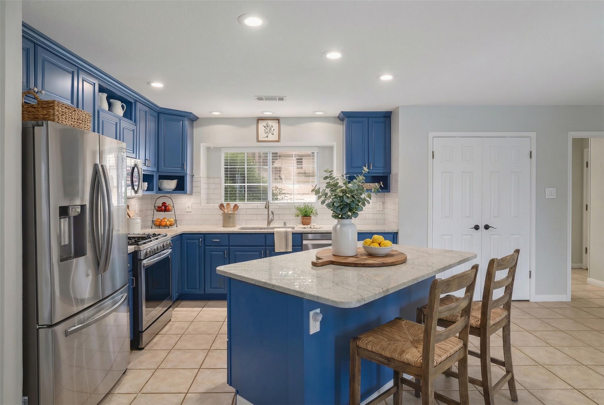 857 Mission Hills Dr, New Braunfels, TX 78130