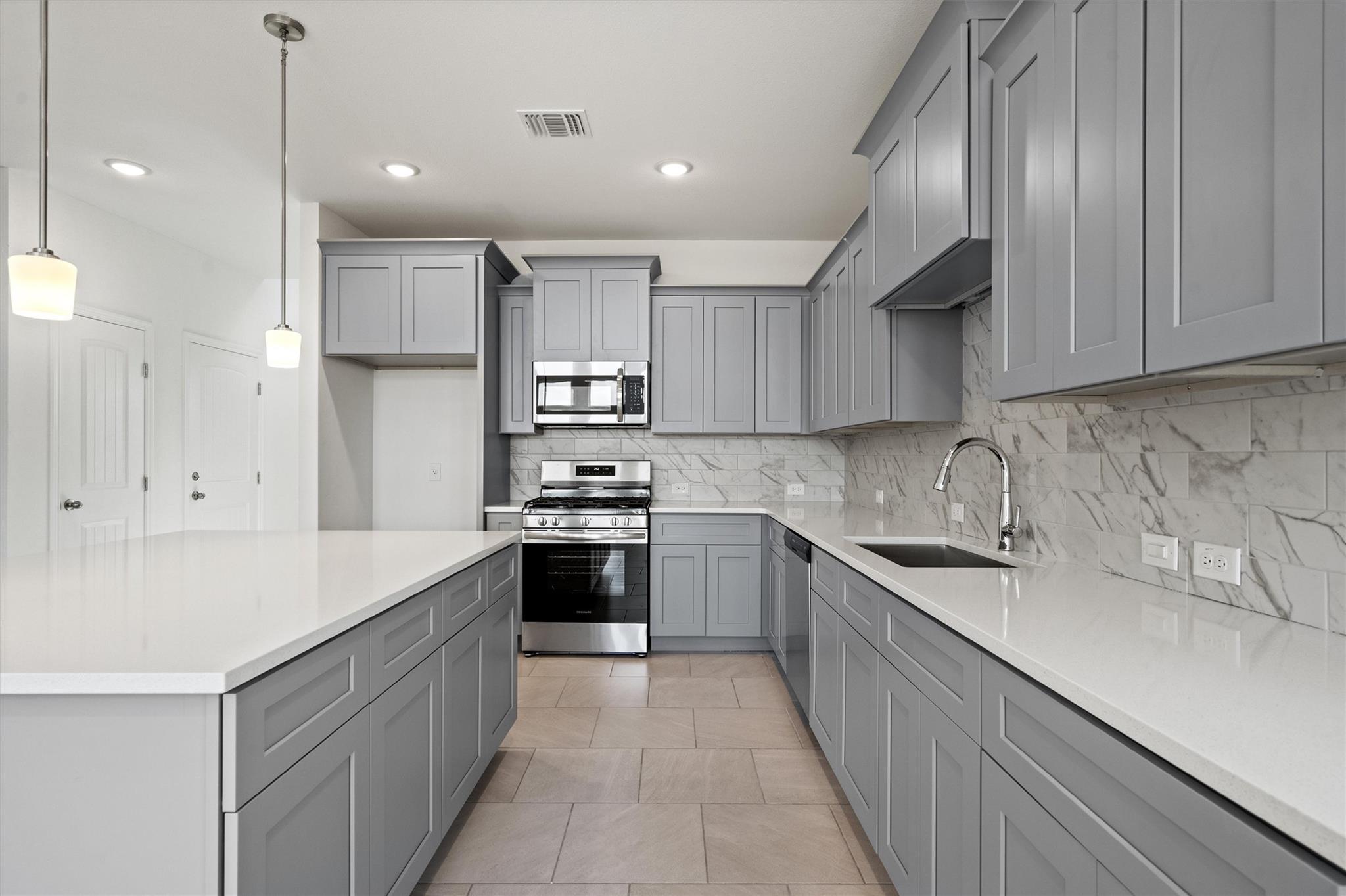 228 Ironshoe Trl, Liberty Hill, TX 78642